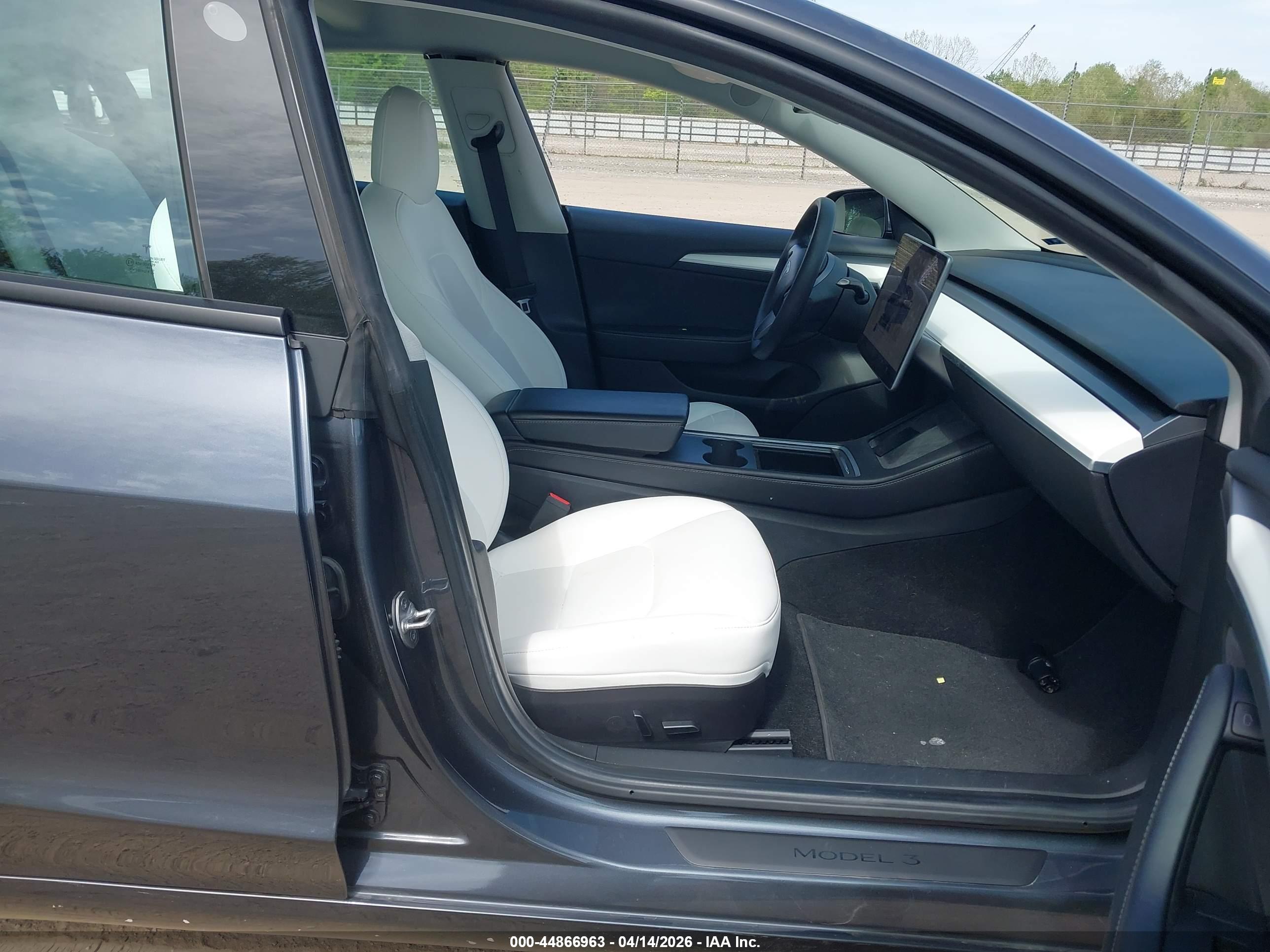 TESLA MODEL image 5