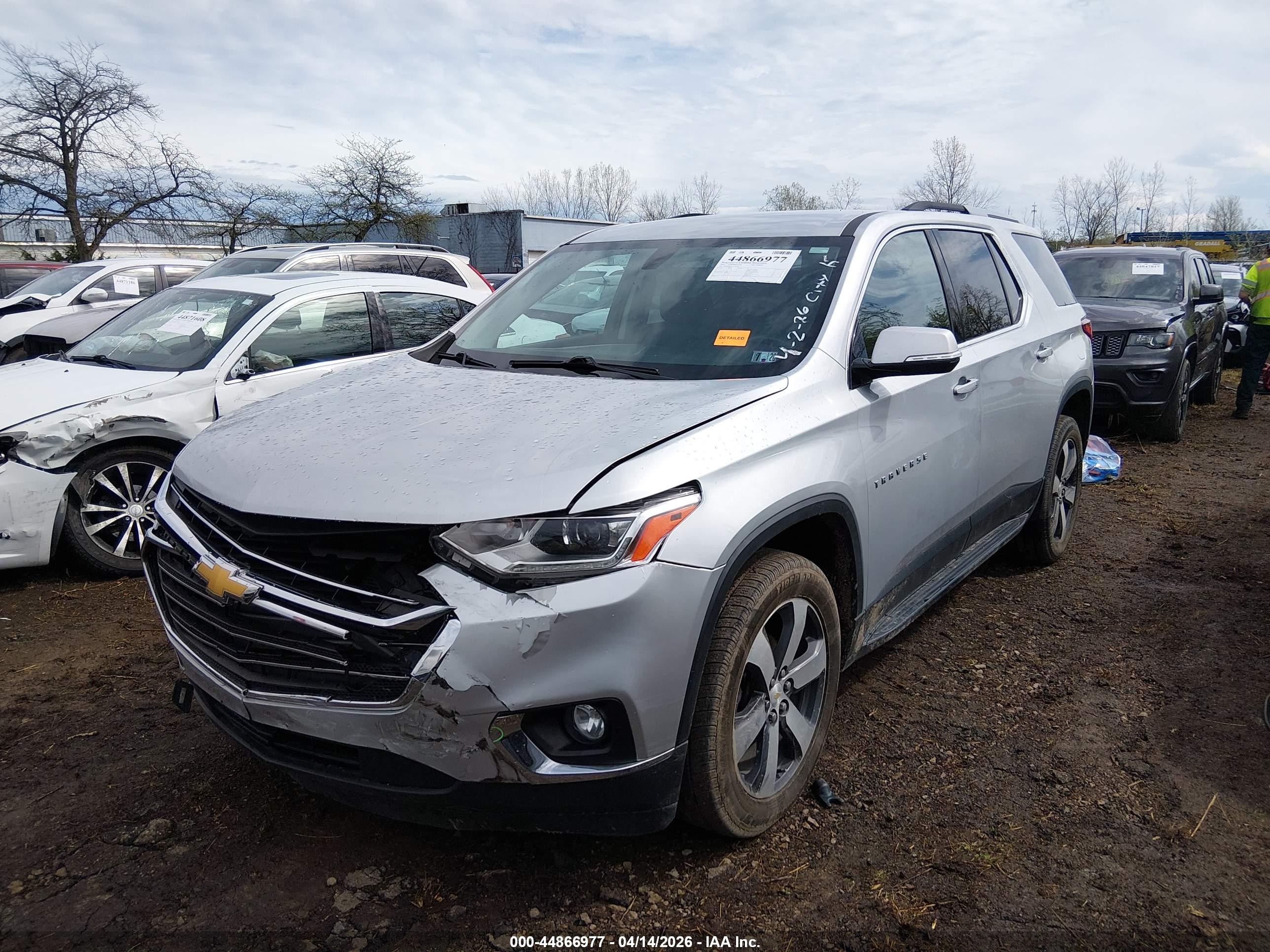 CHEVROLET TRAVERSE image 2