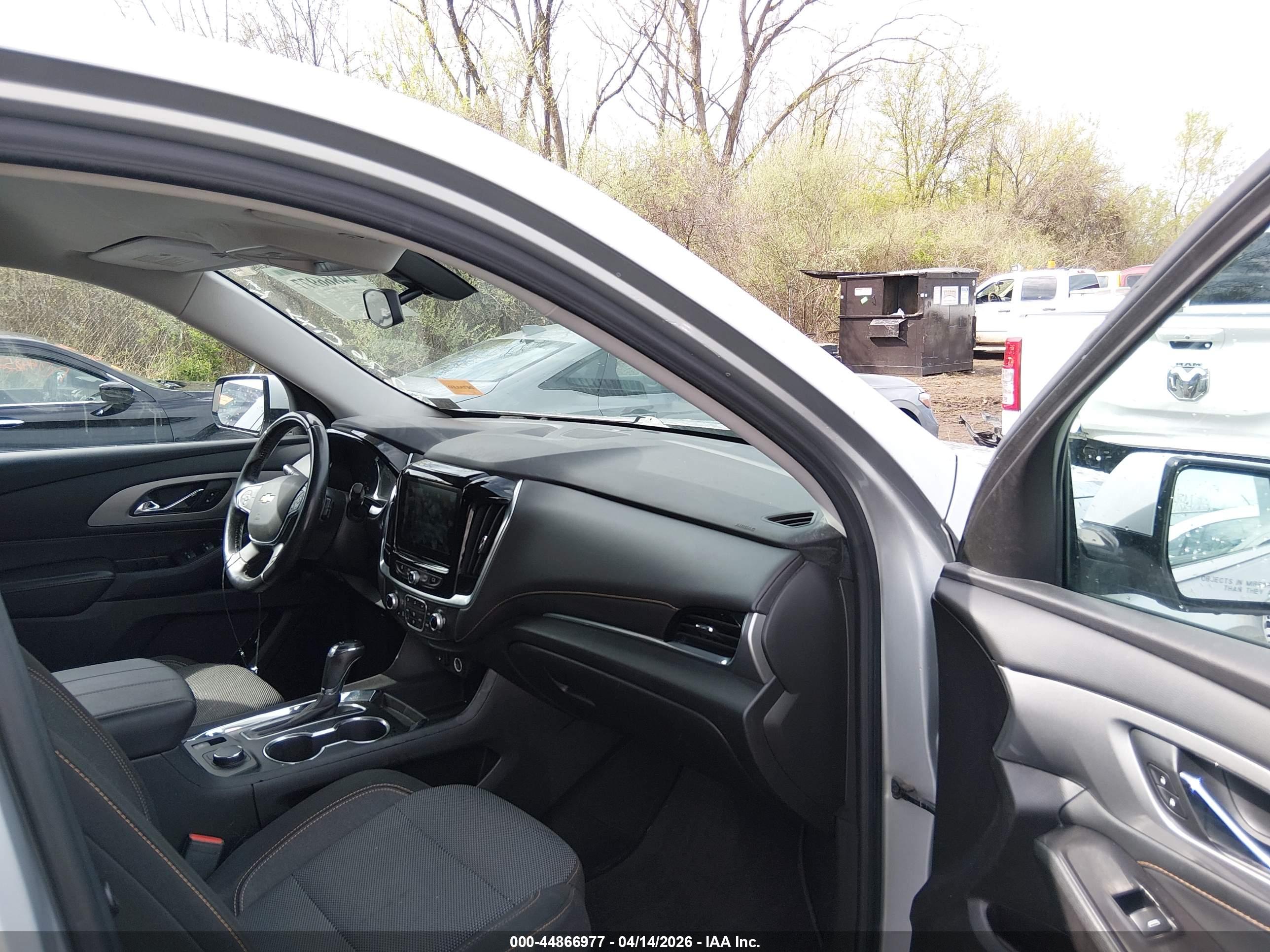 CHEVROLET TRAVERSE image 5