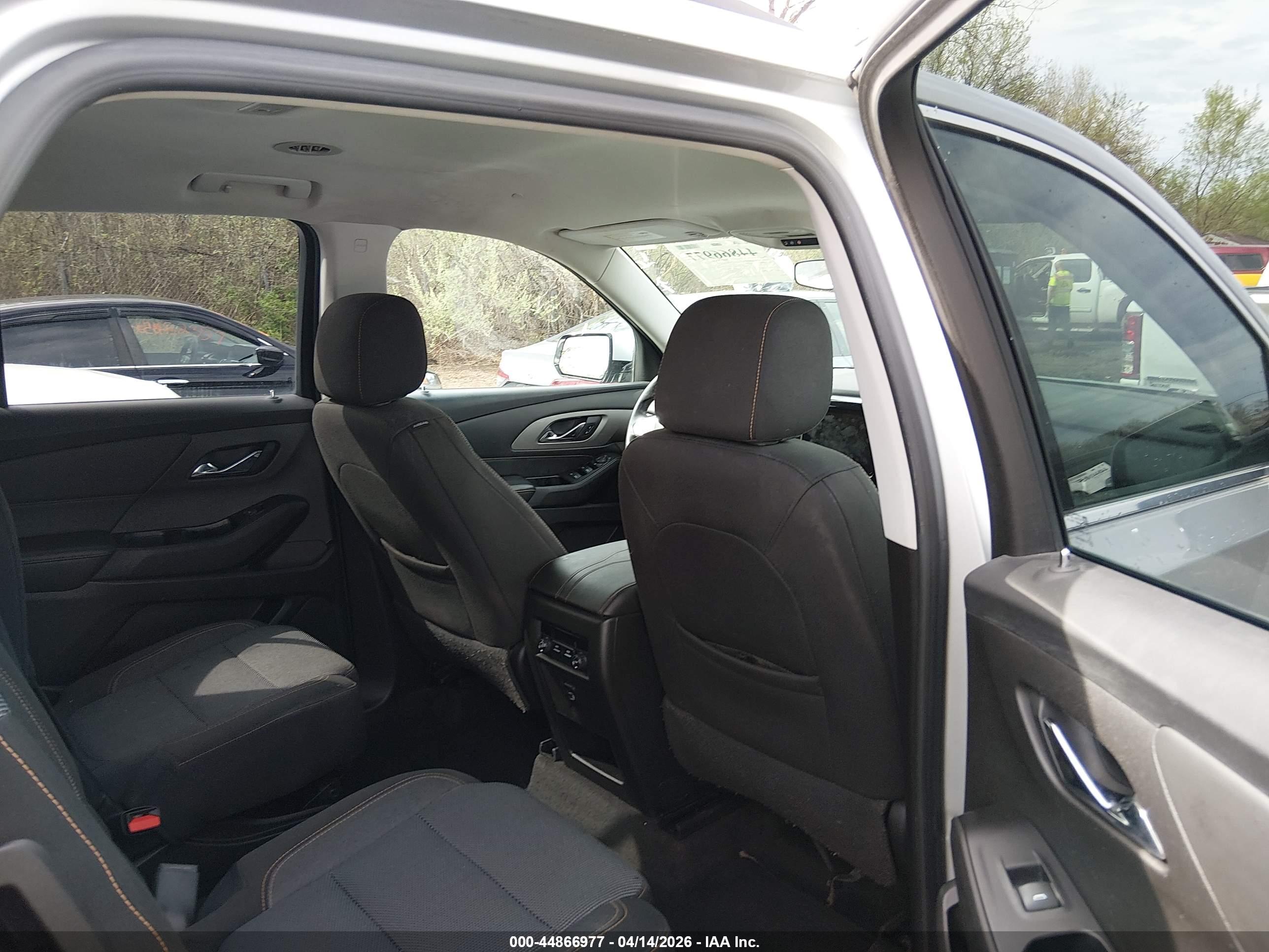 CHEVROLET TRAVERSE image 8