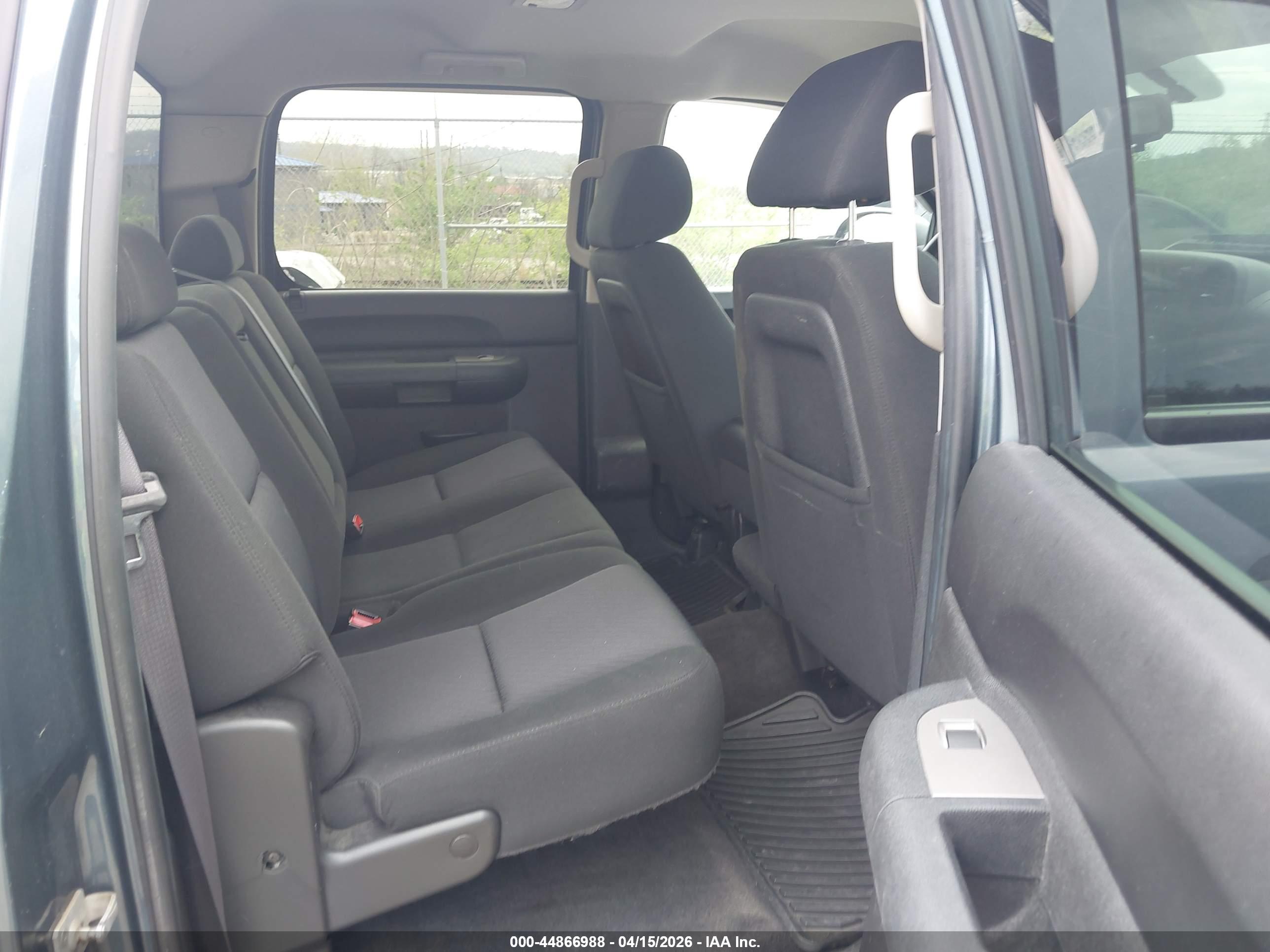 CHEVROLET SILVERADO image 8