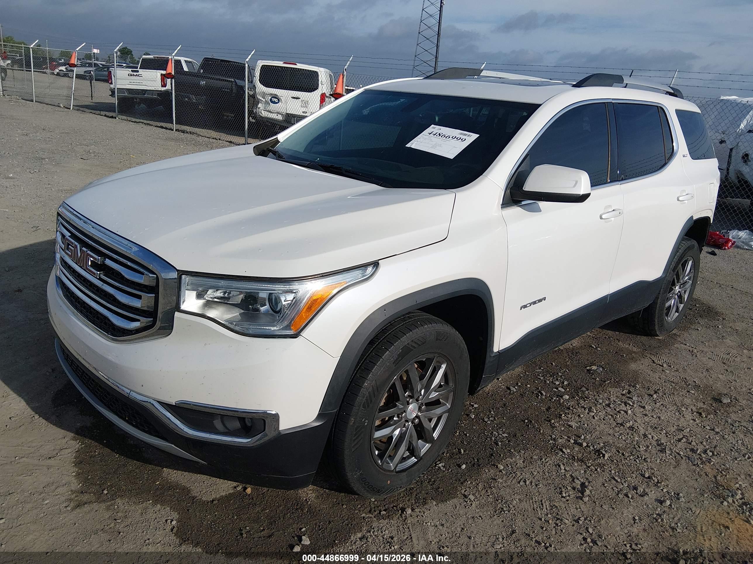 GMC ACADIA image 2