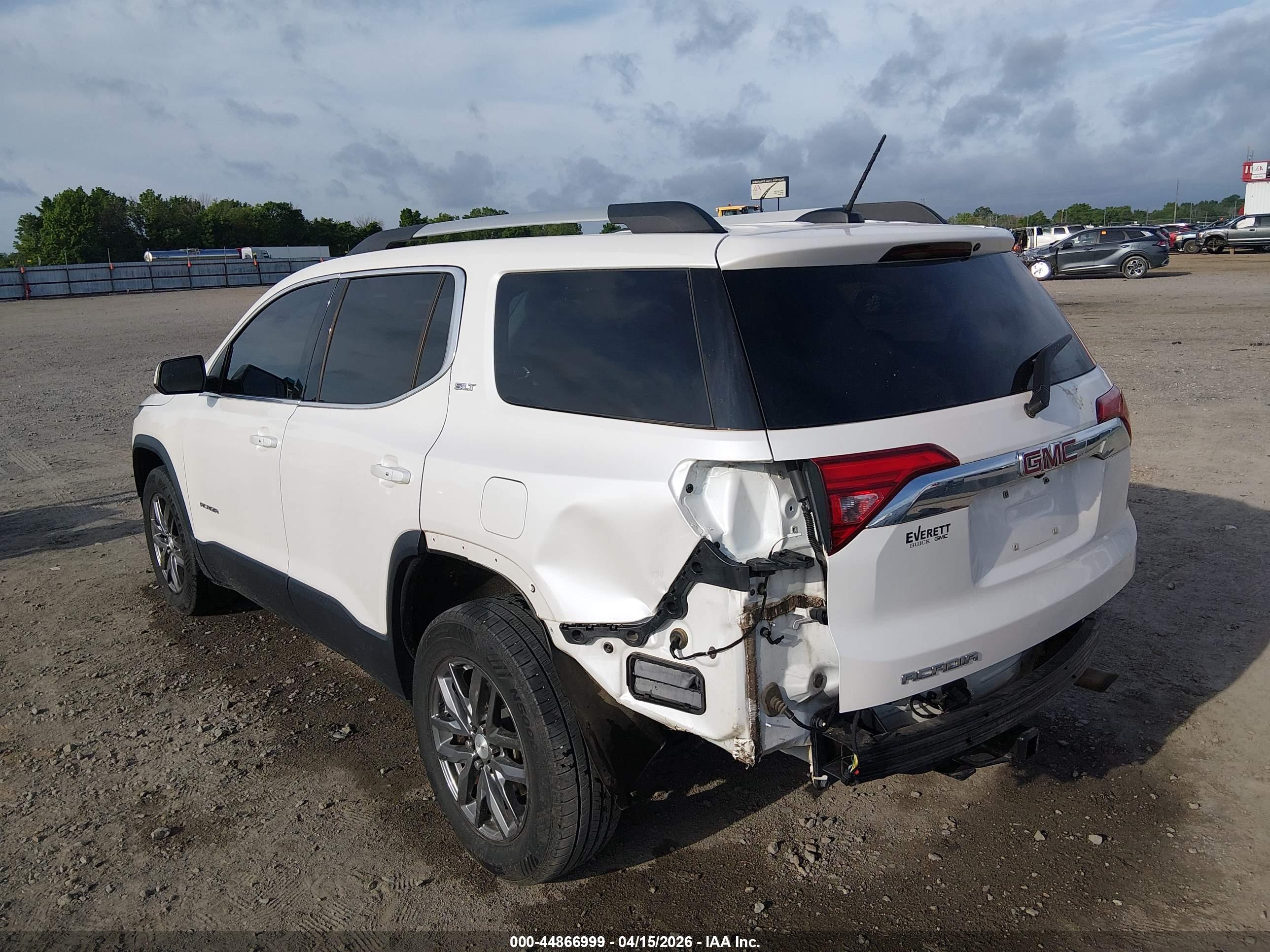 GMC ACADIA image 3