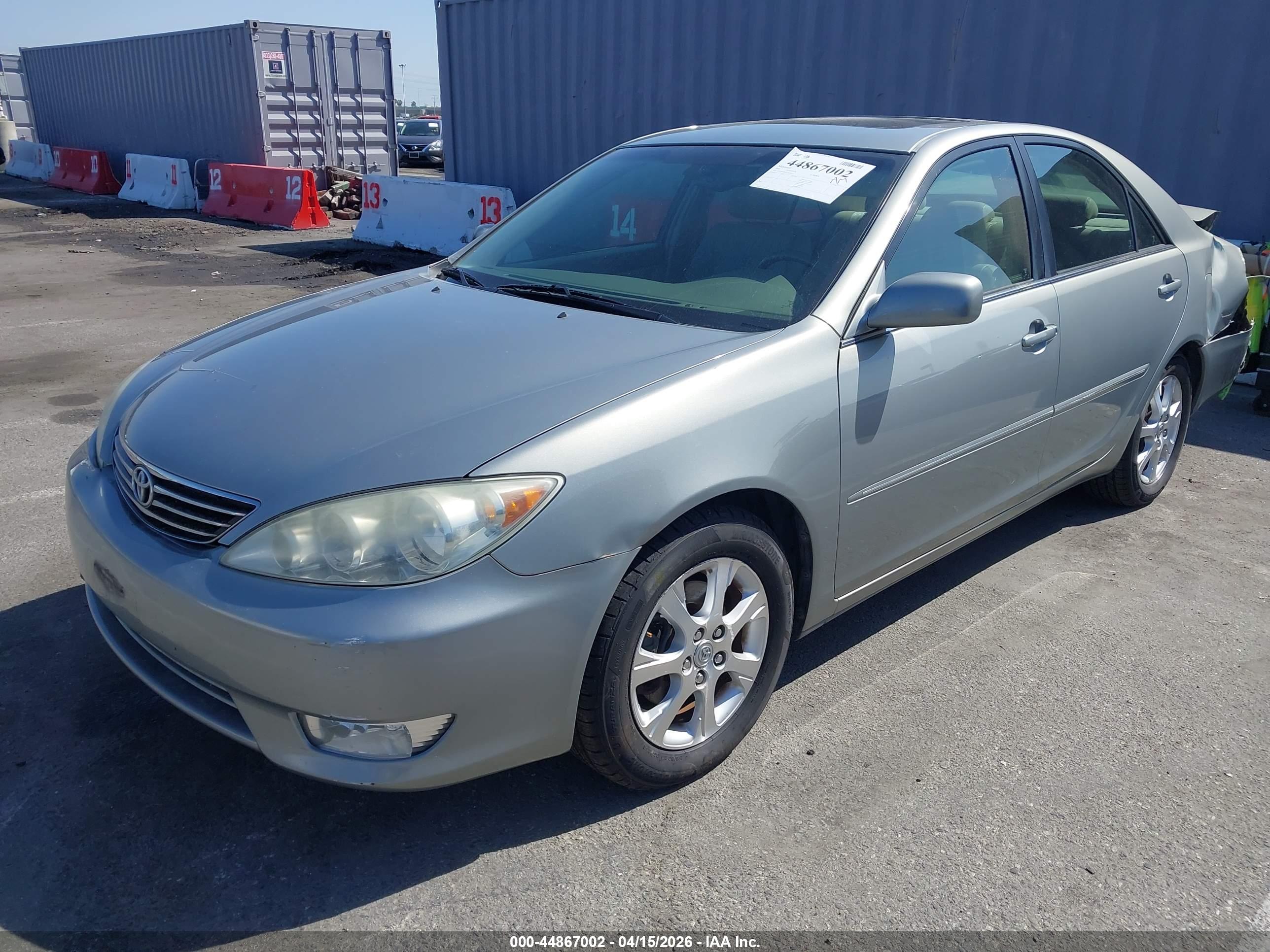 TOYOTA CAMRY image 2