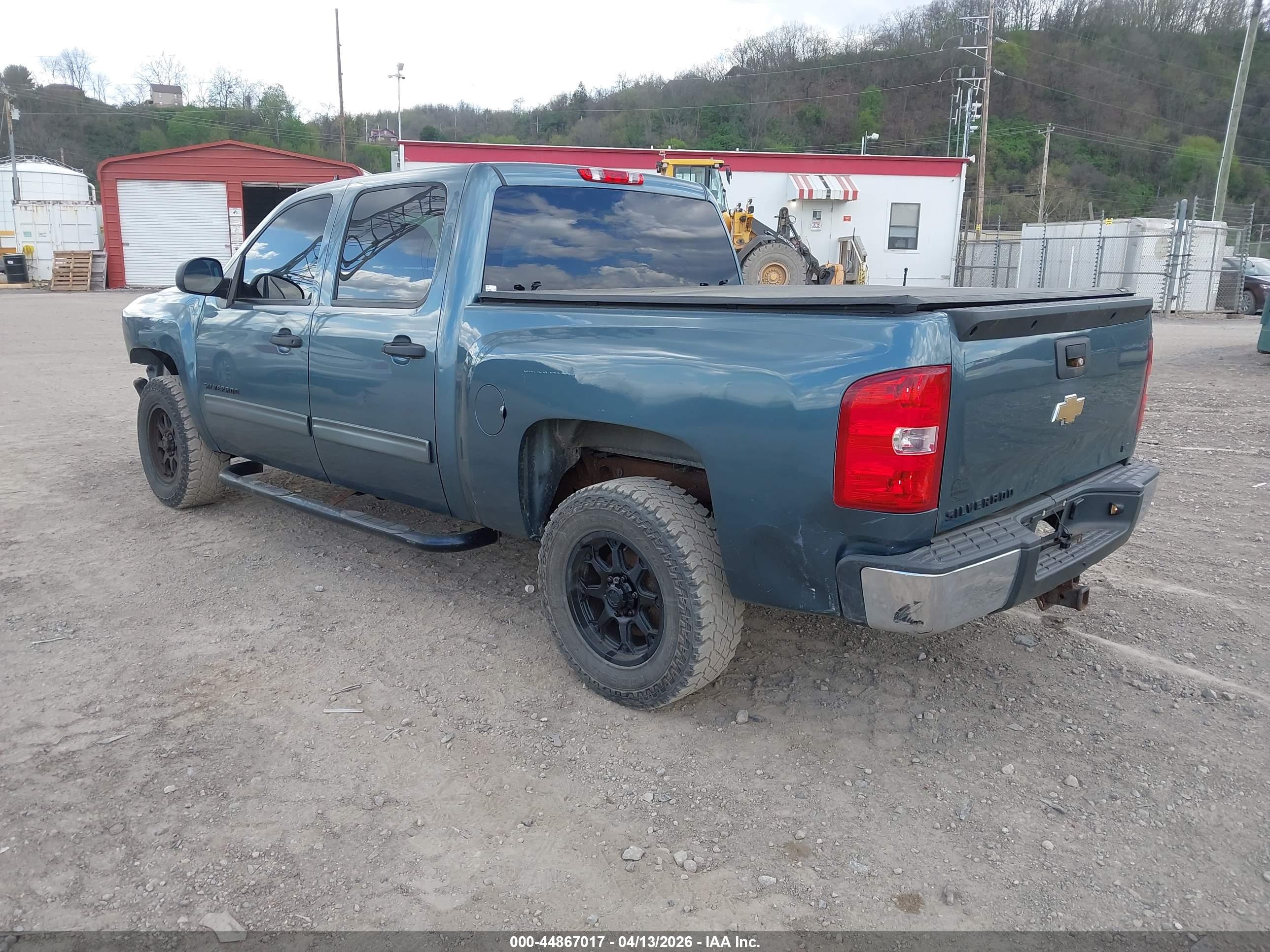 CHEVROLET SILVERADO image 3