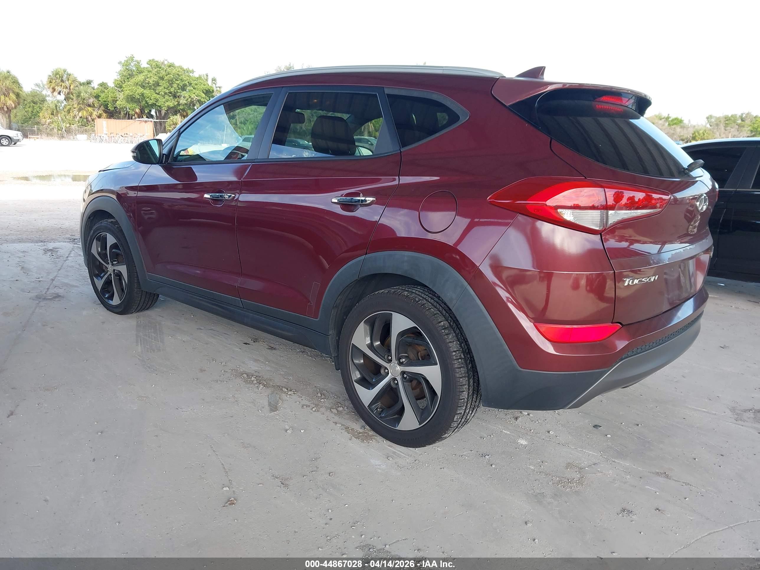 HYUNDAI TUCSON image 3