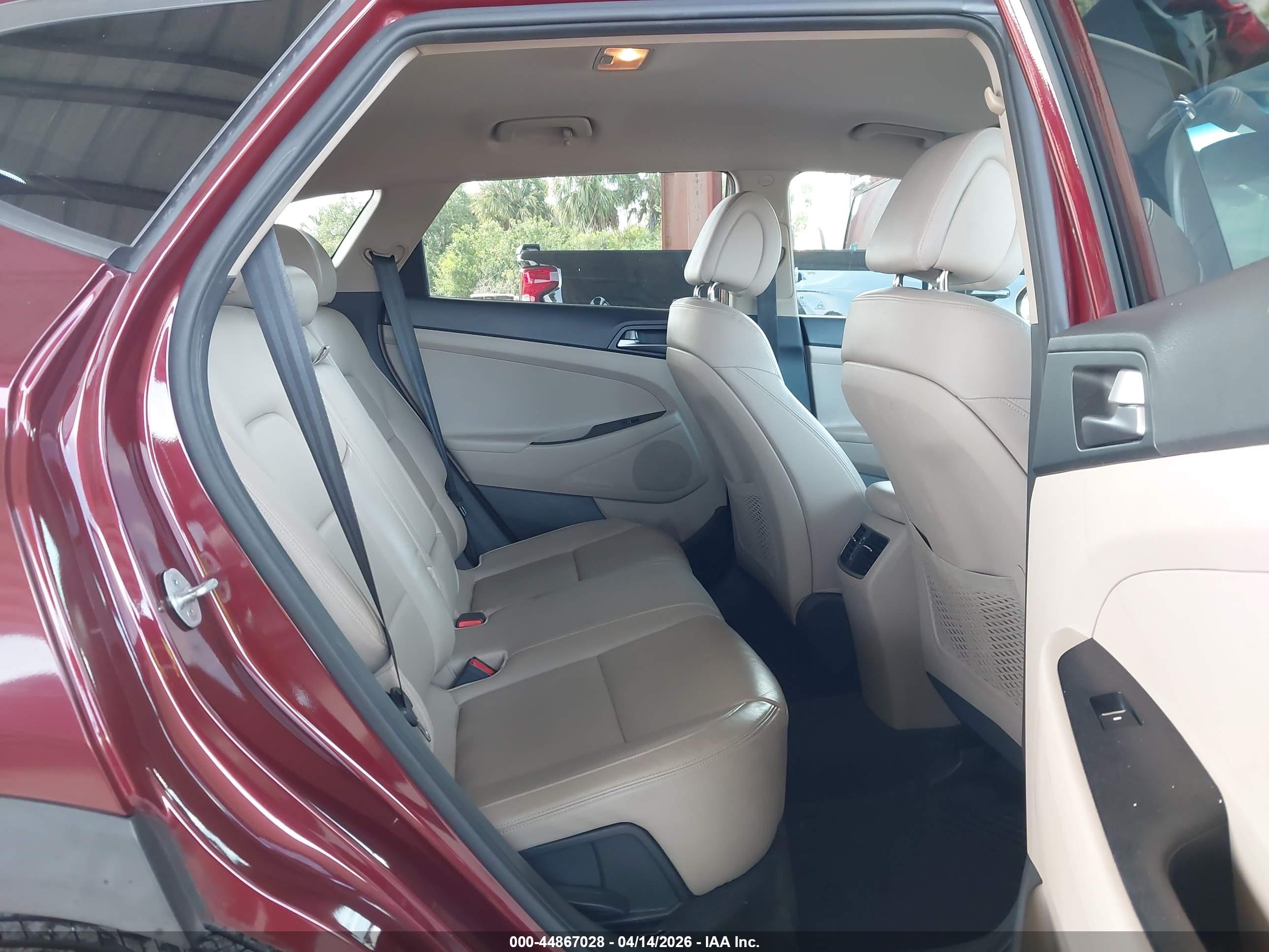 HYUNDAI TUCSON image 8