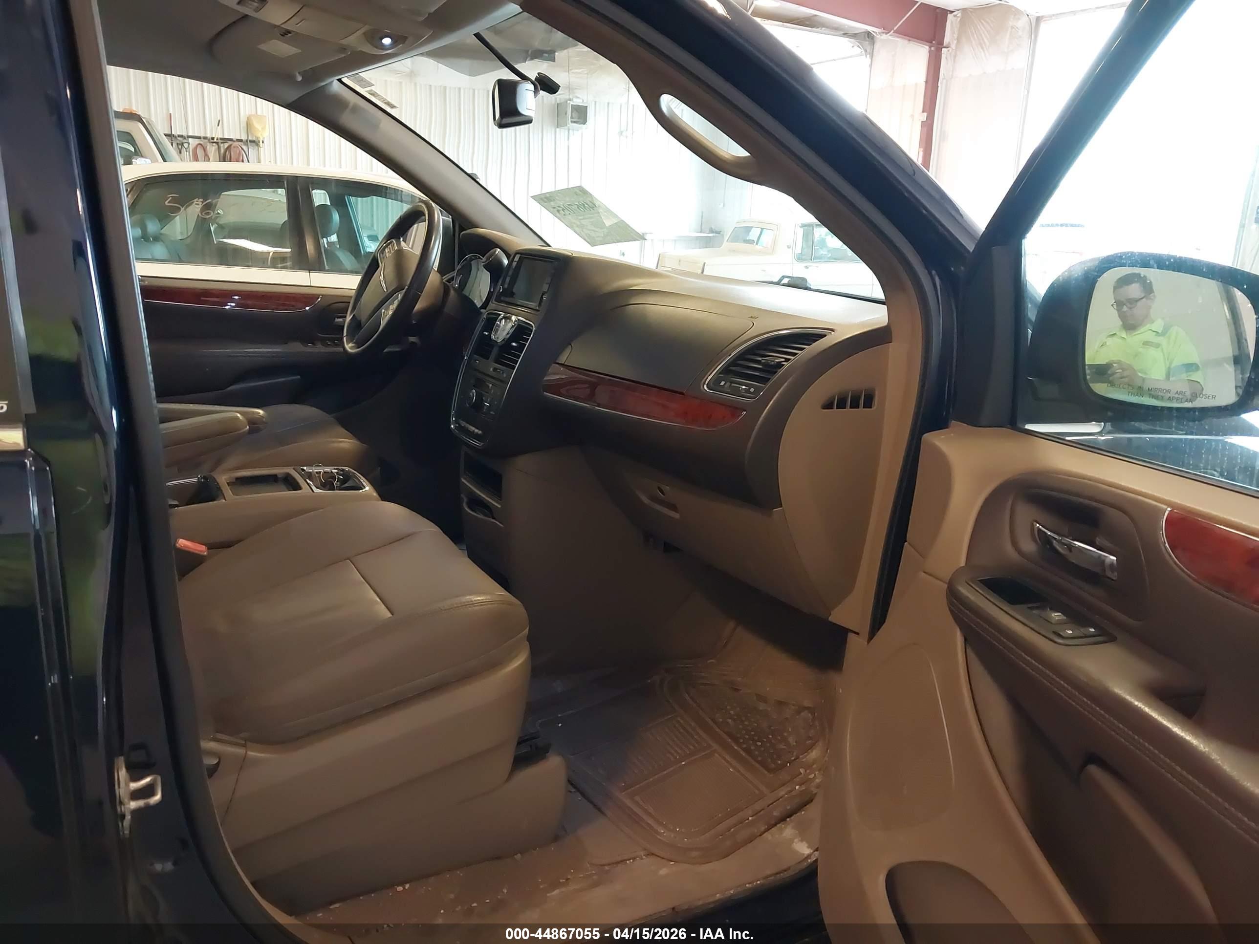 CHRYSLER TOWN image 5