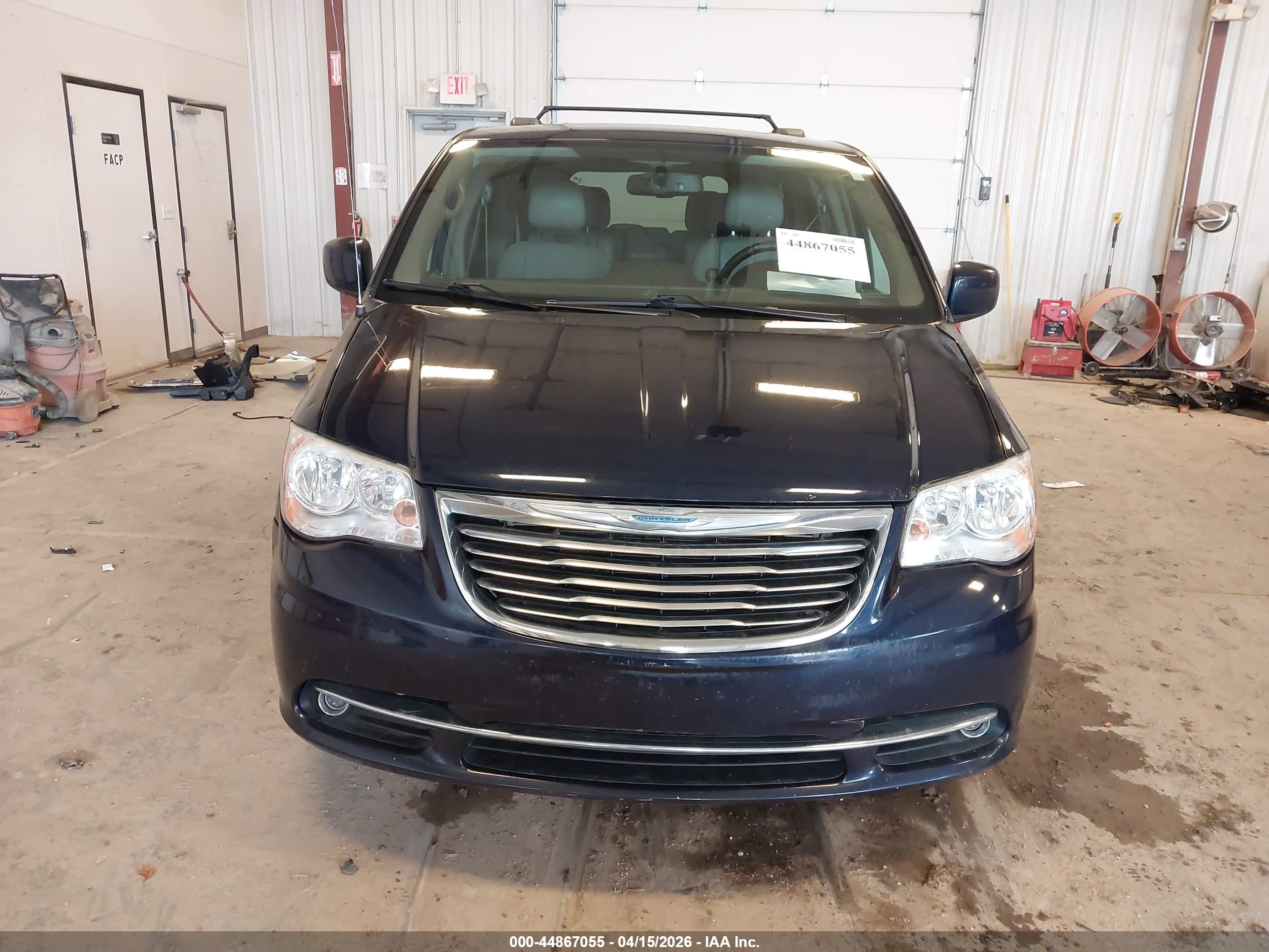 CHRYSLER TOWN image 6