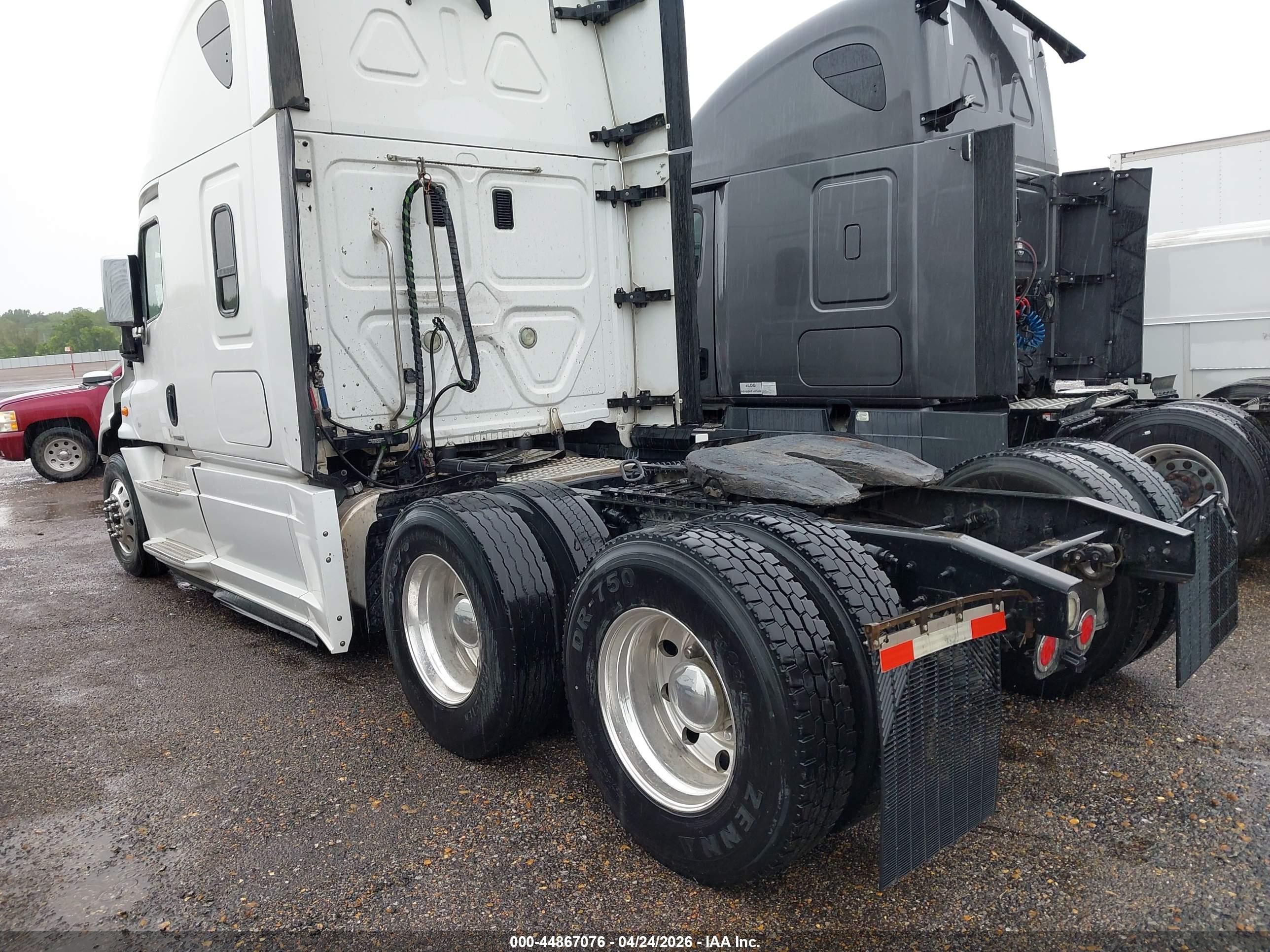 FREIGHTLINER CASCADIA image 3