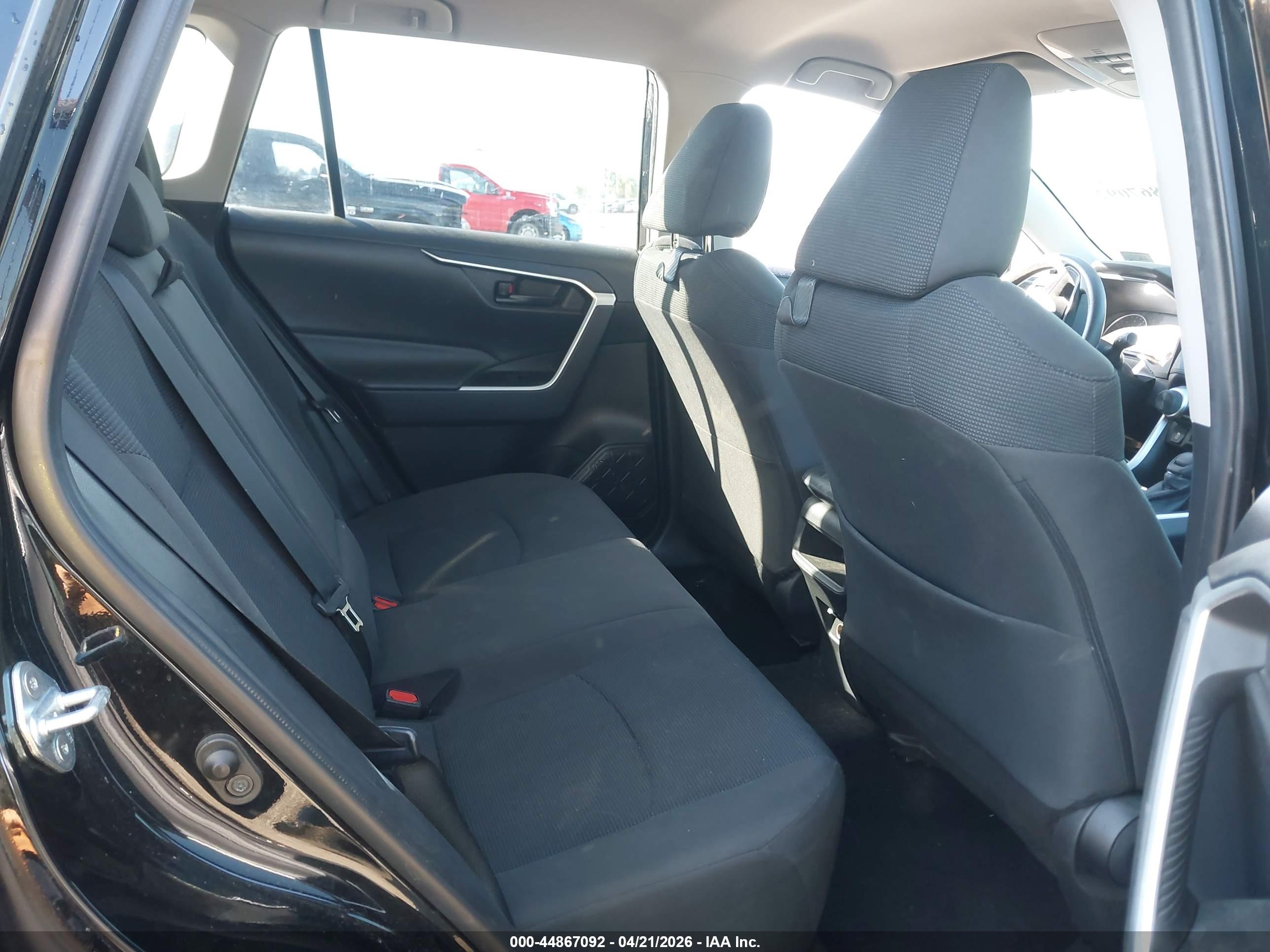 TOYOTA RAV4 image 8