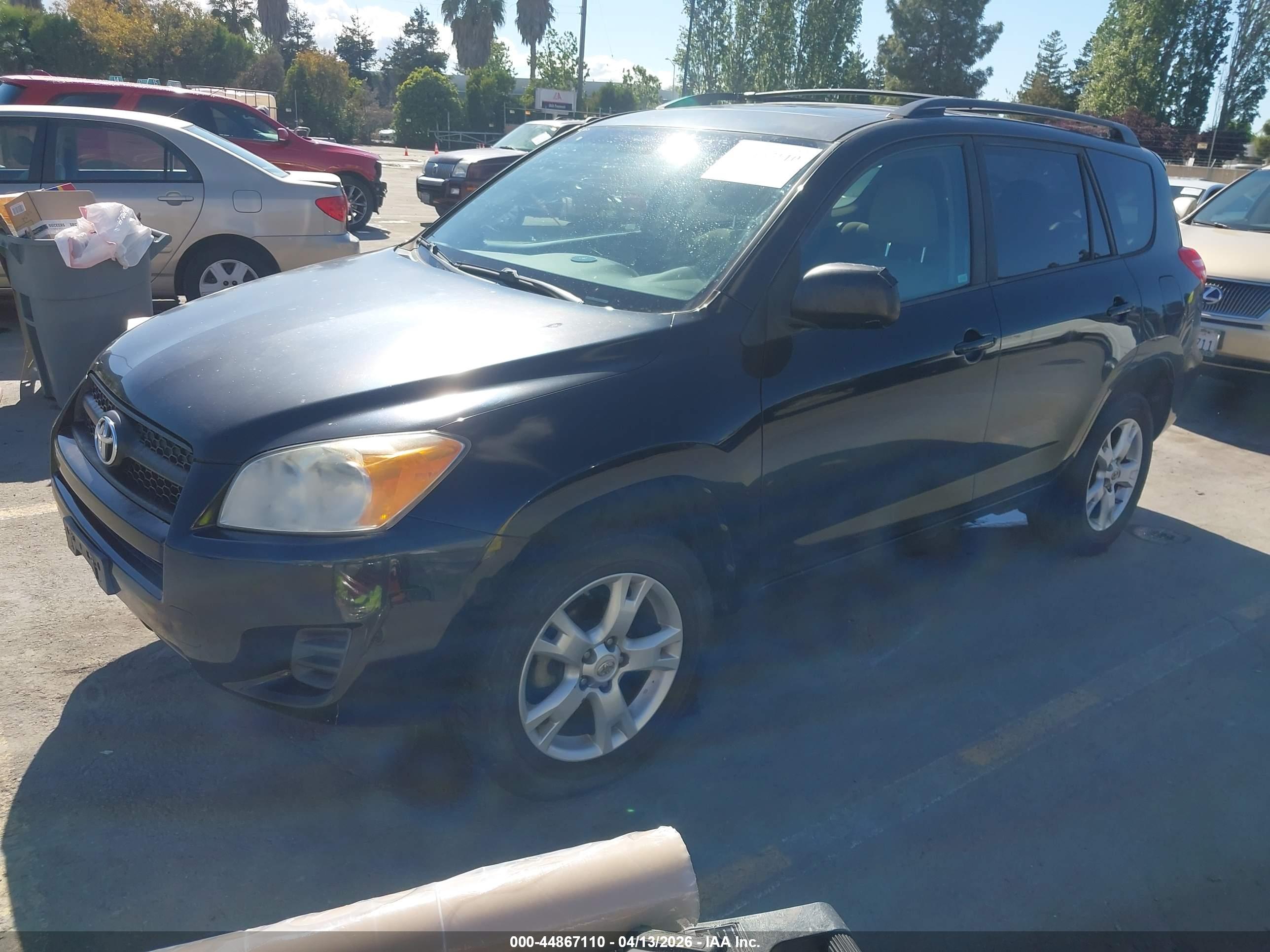 TOYOTA RAV4 image 2