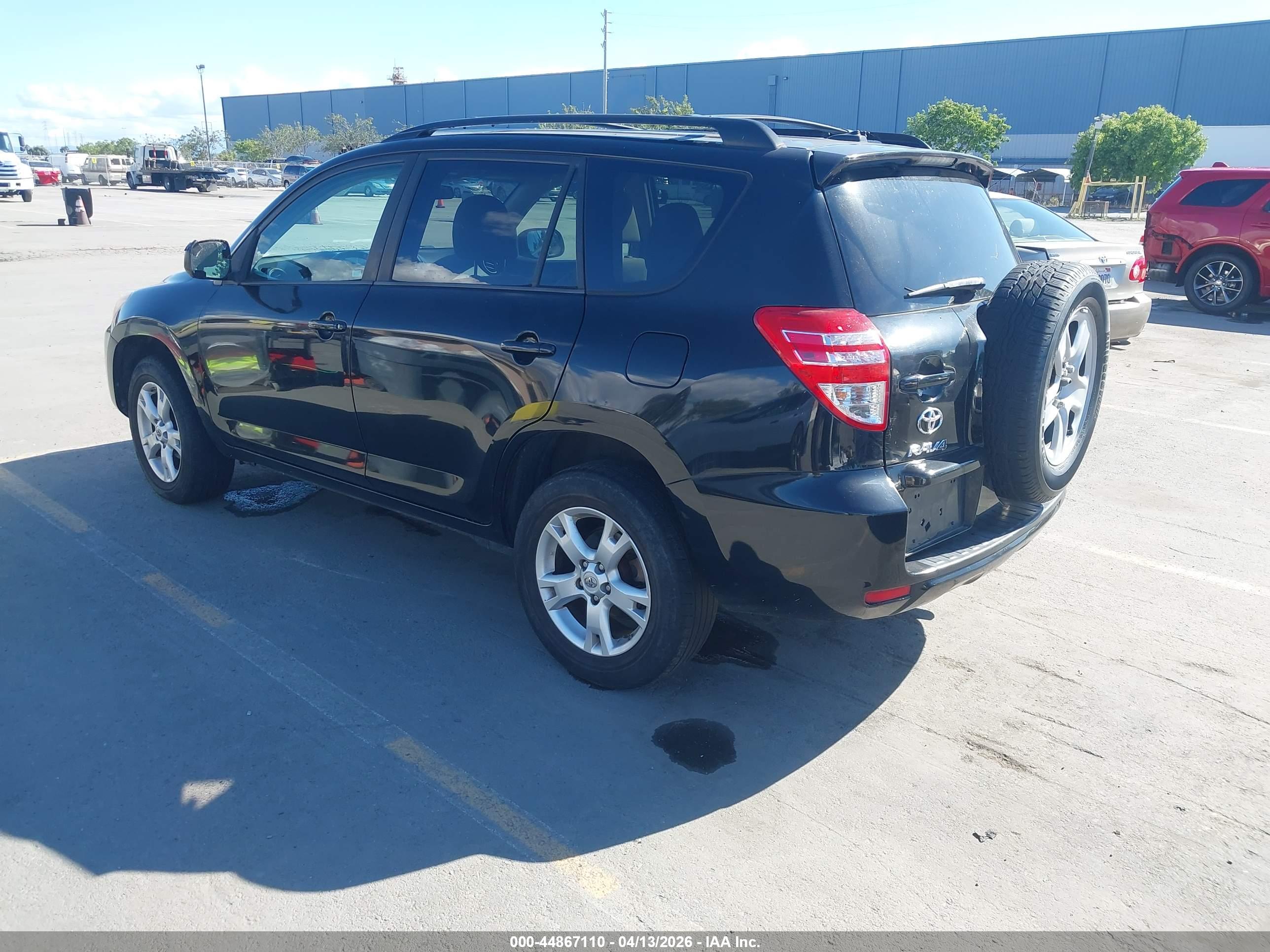 TOYOTA RAV4 image 3