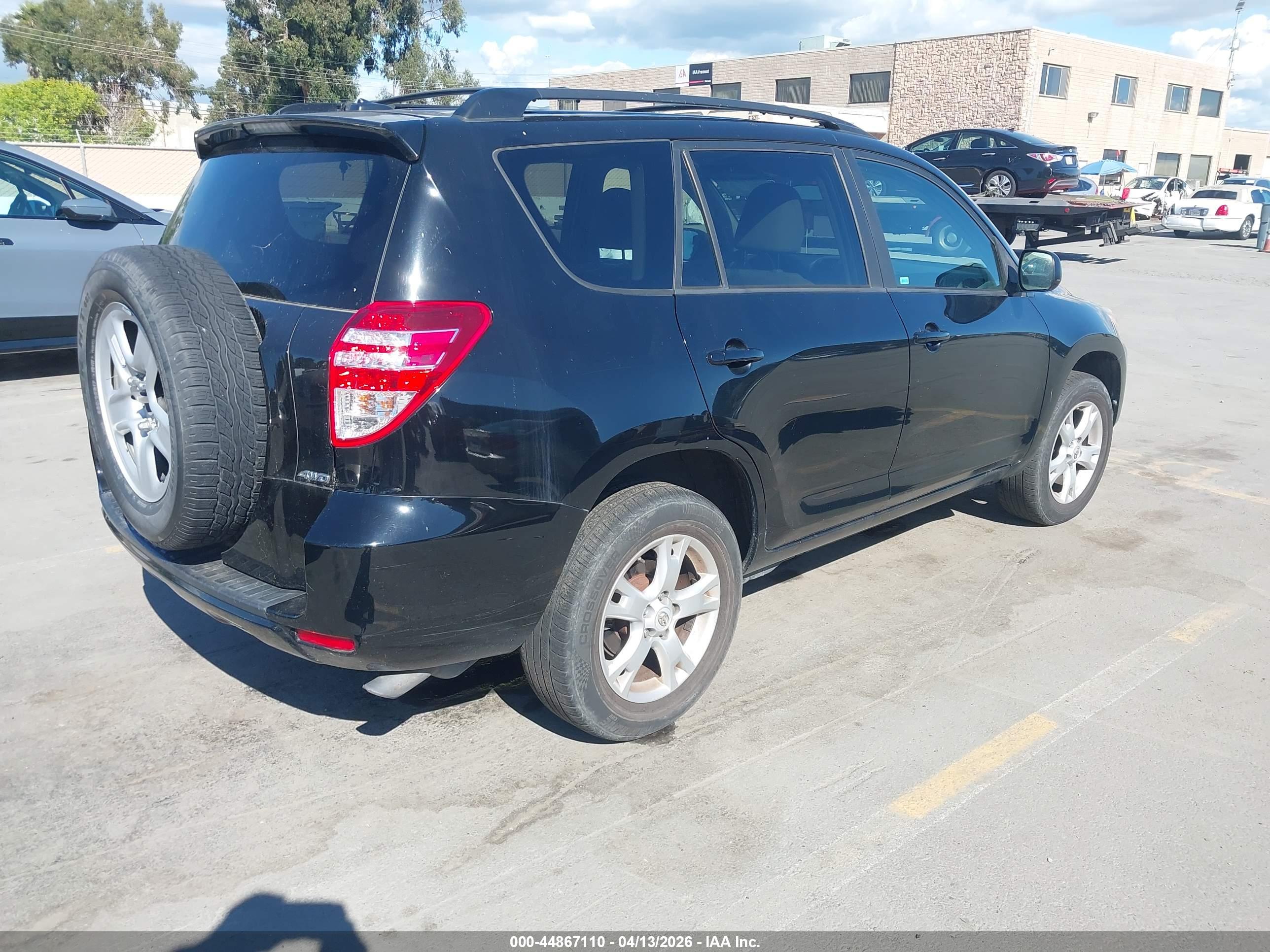 TOYOTA RAV4 image 4