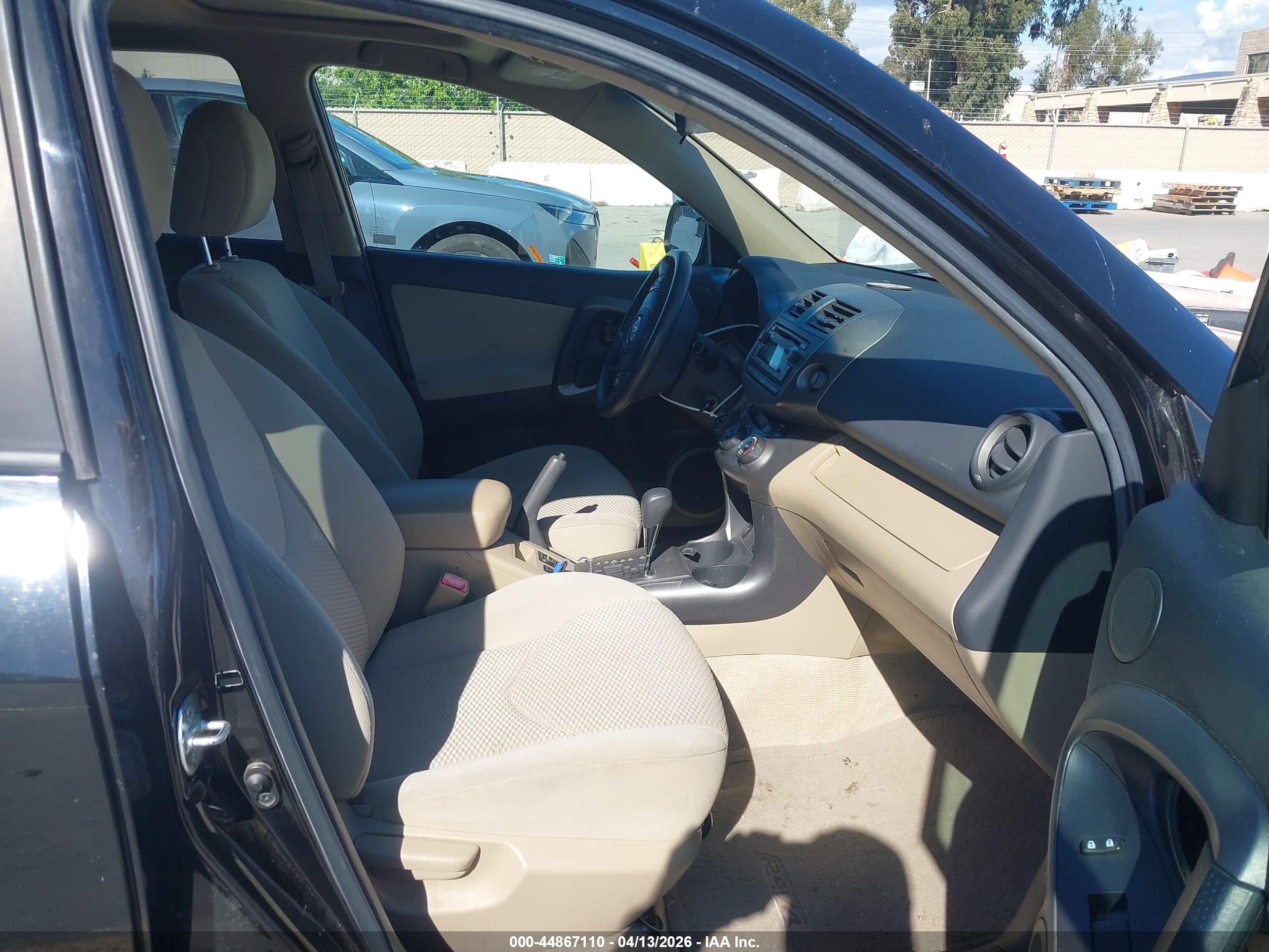 TOYOTA RAV4 image 5