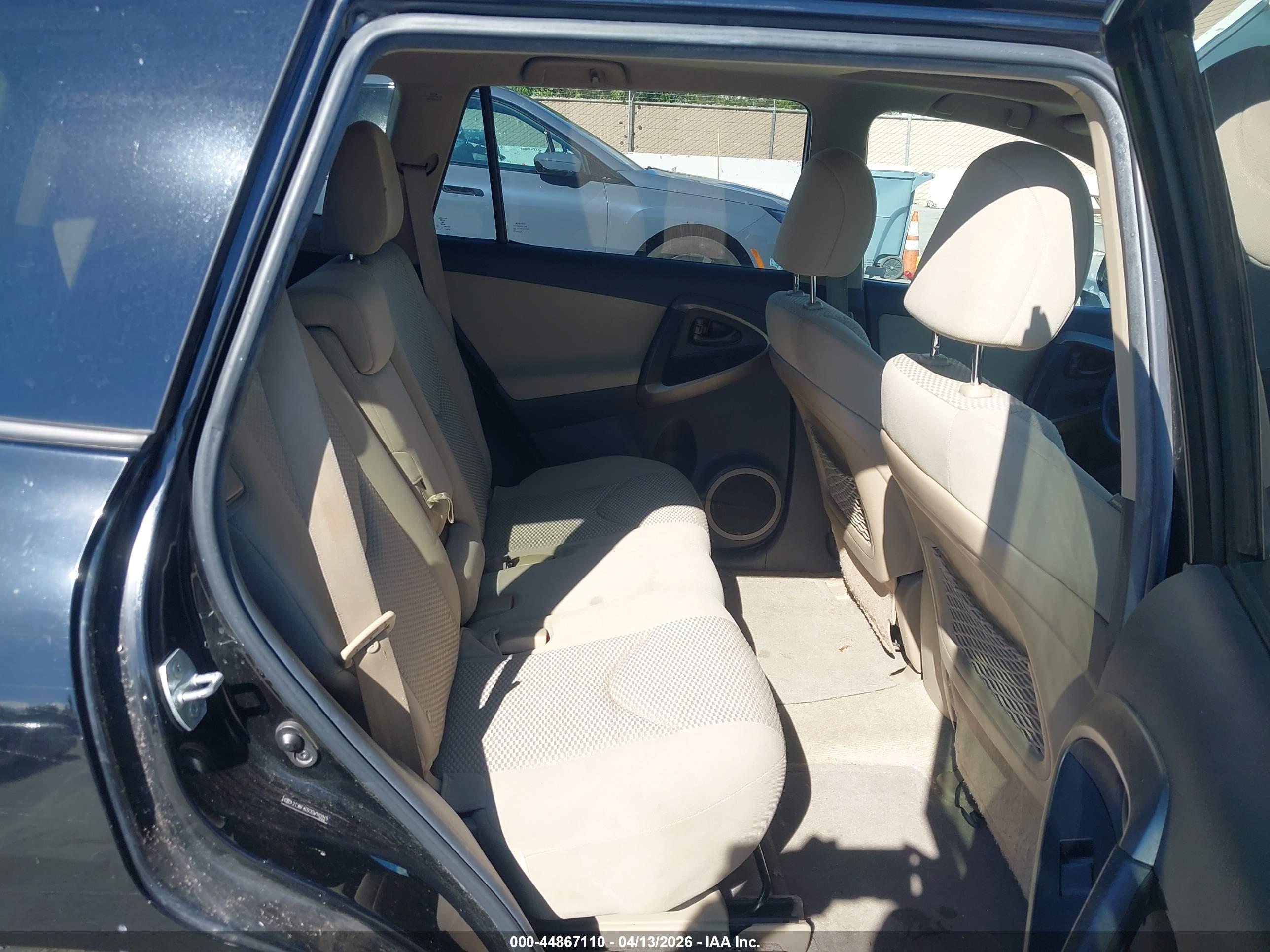 TOYOTA RAV4 image 8