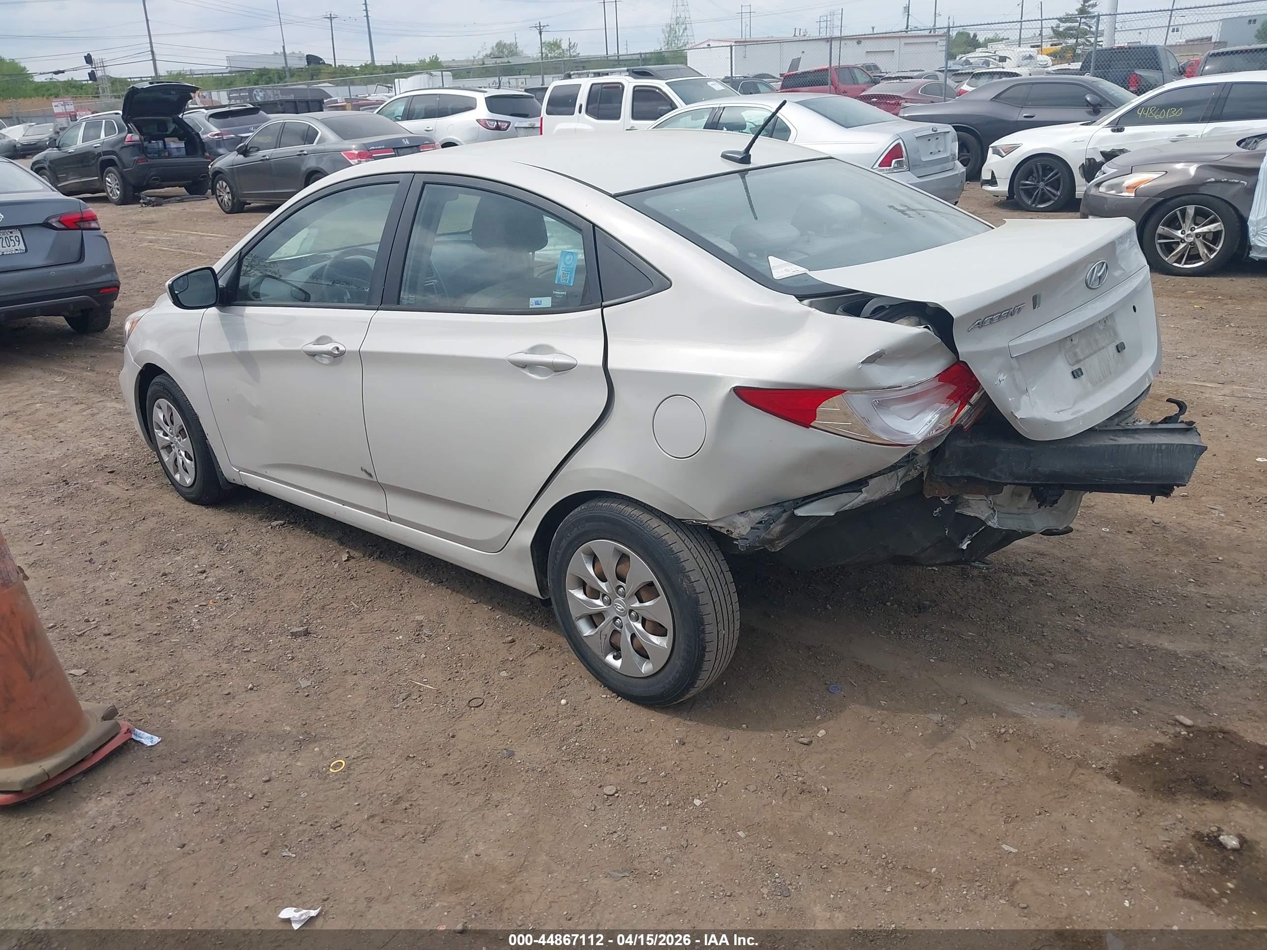 HYUNDAI ACCENT image 3