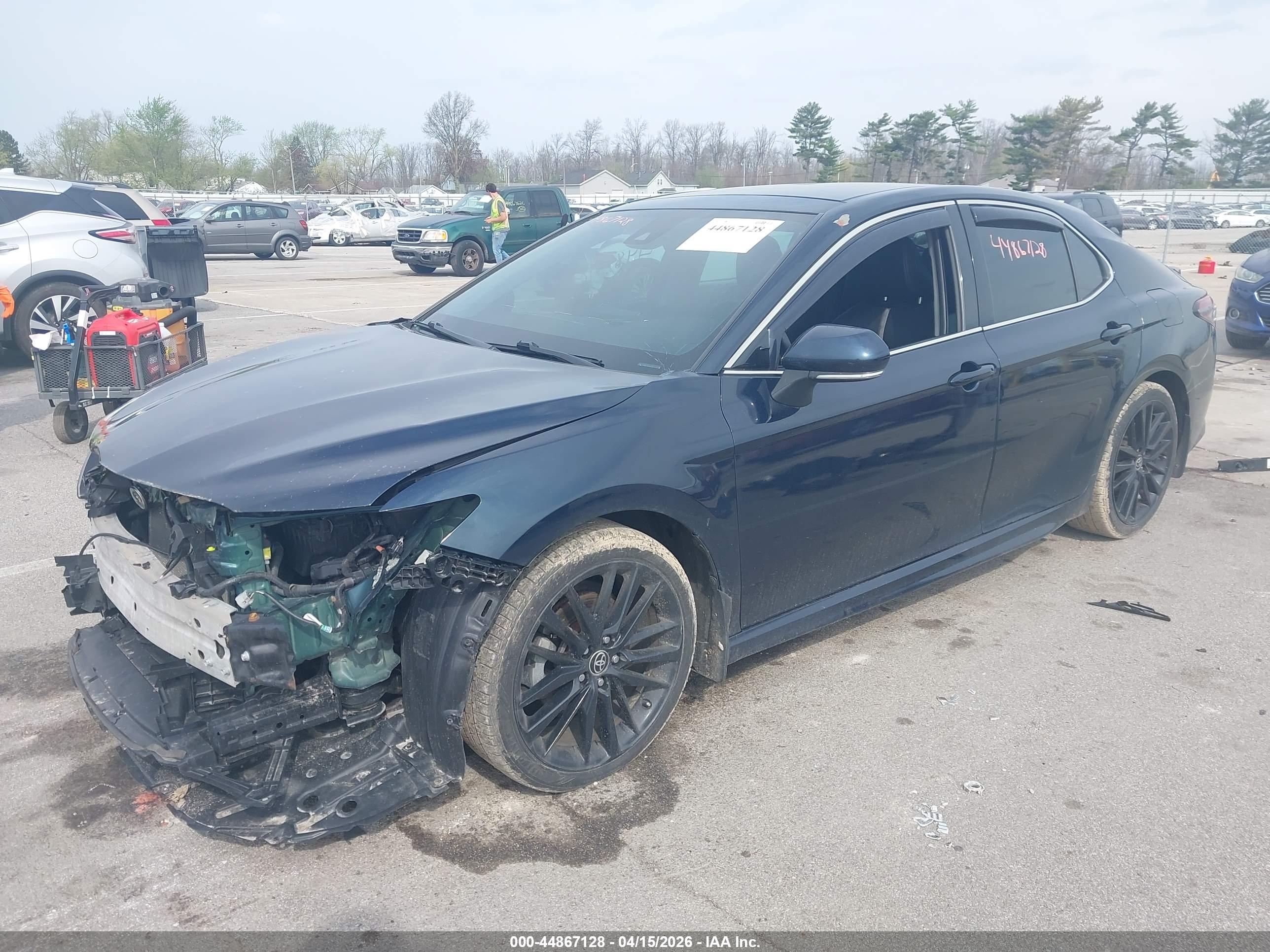 TOYOTA CAMRY image 2