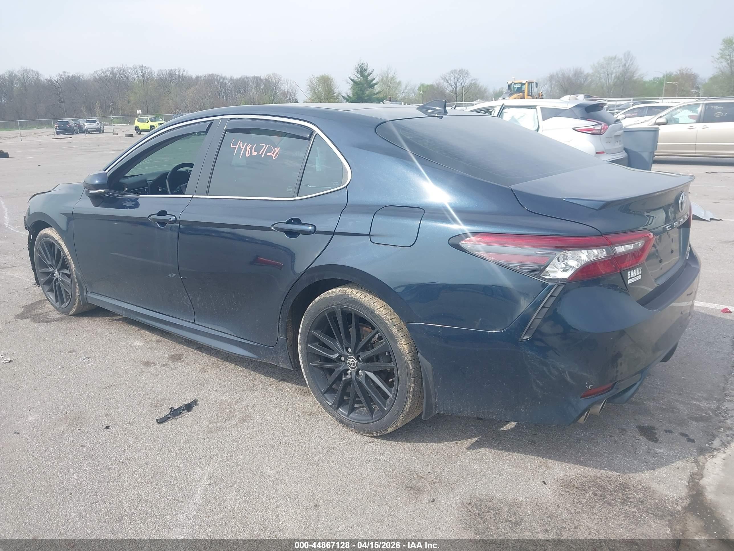 TOYOTA CAMRY image 3