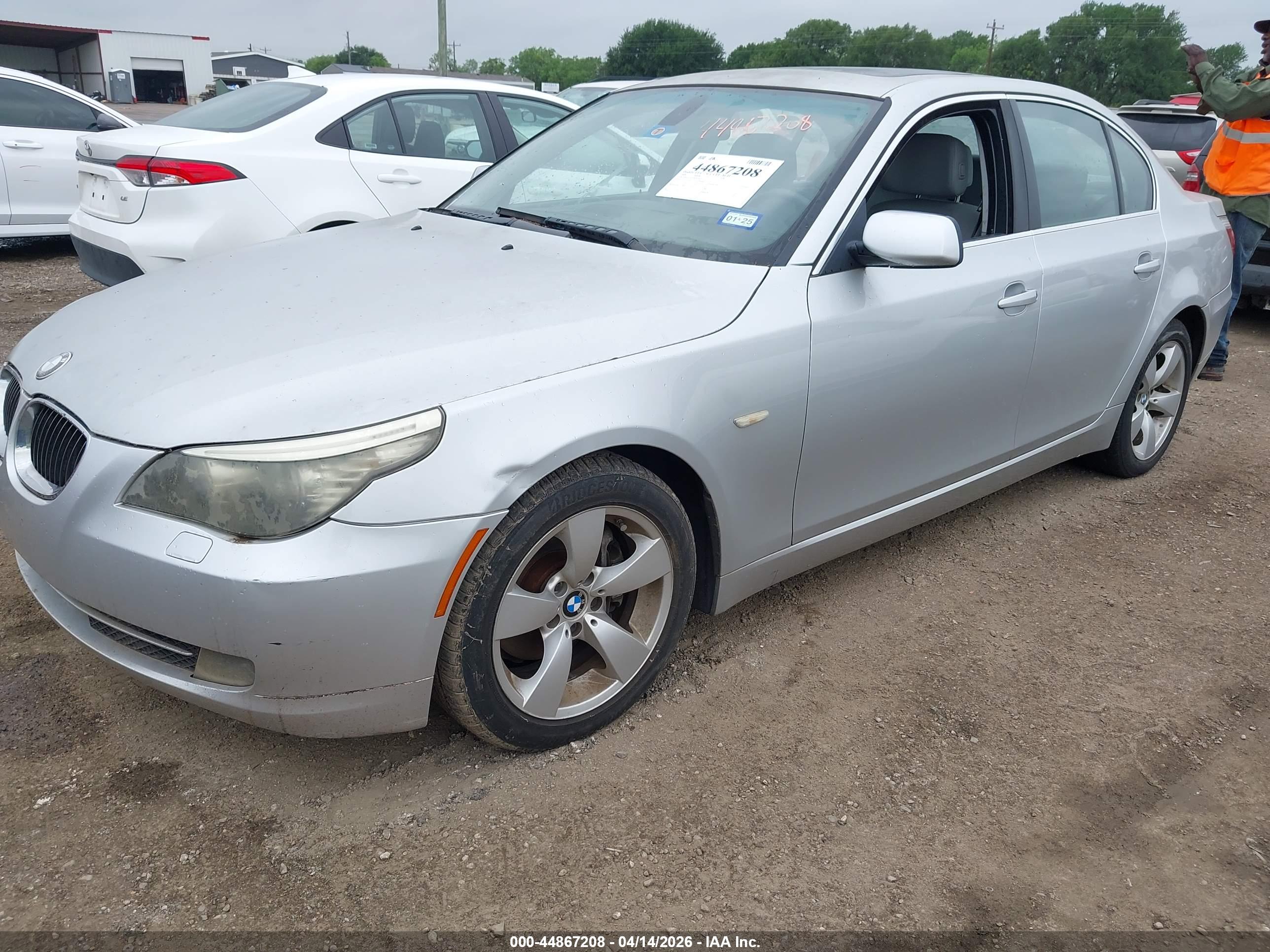 BMW 528I image 2