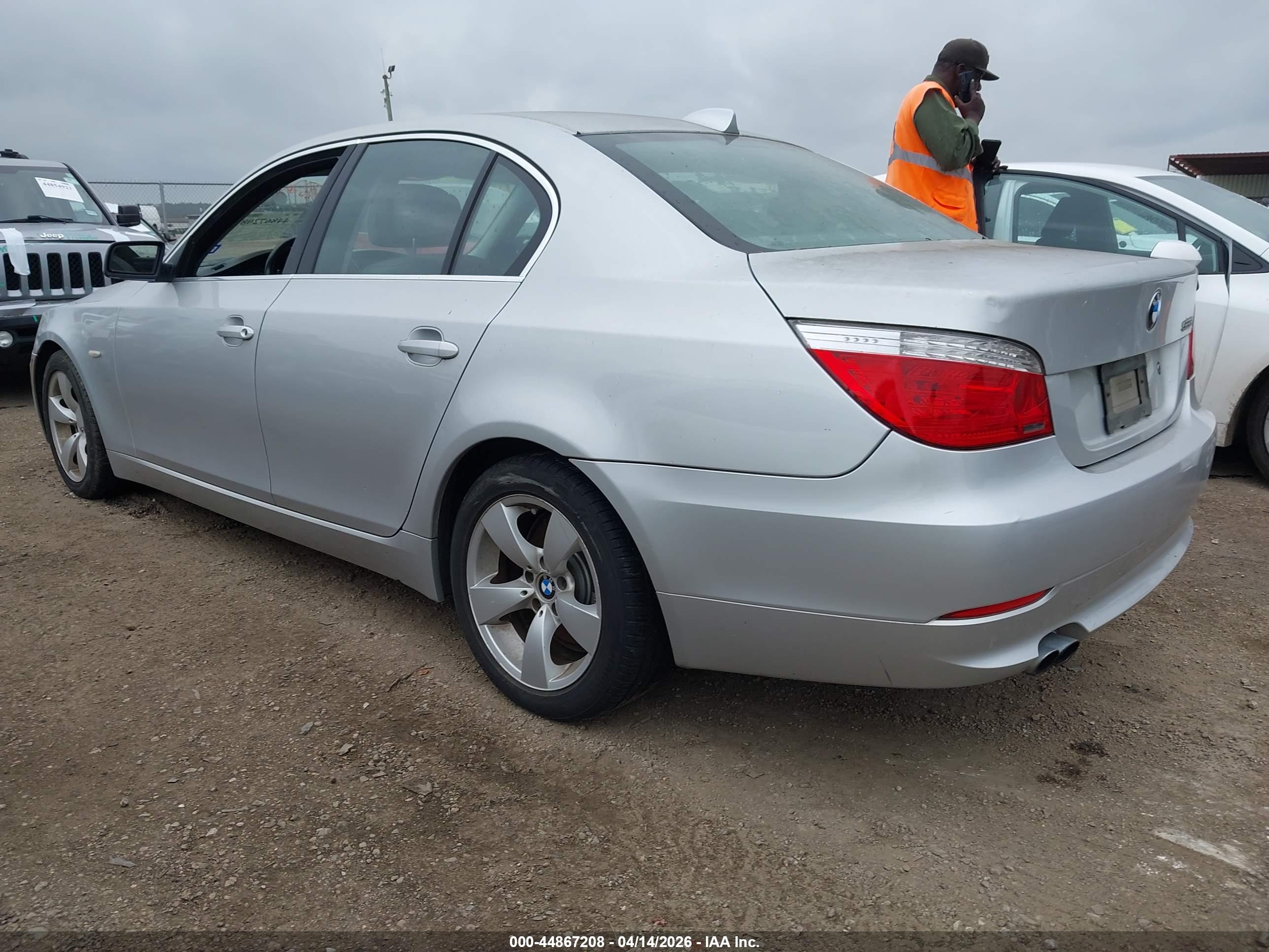 BMW 528I image 3