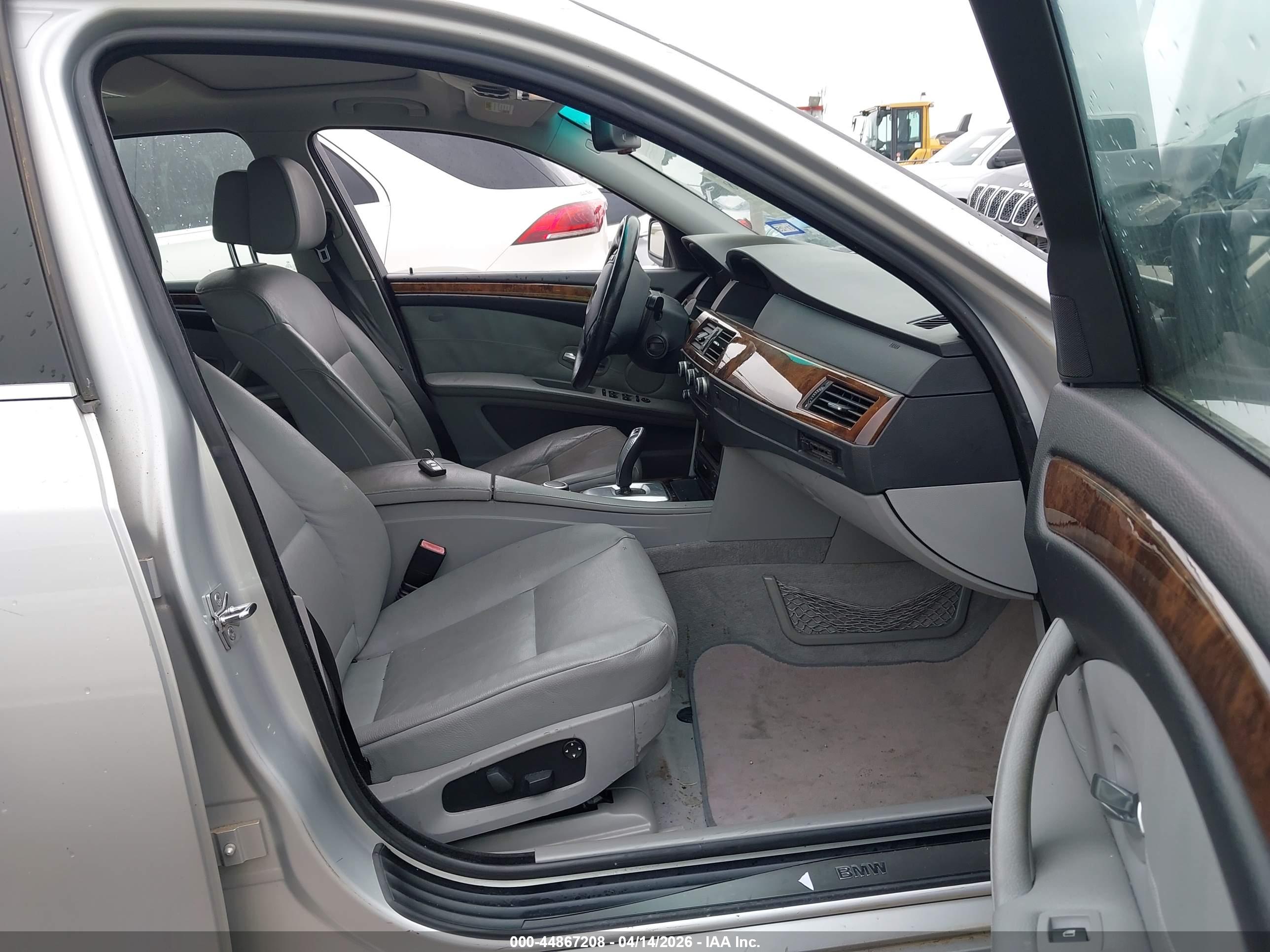 BMW 528I image 5