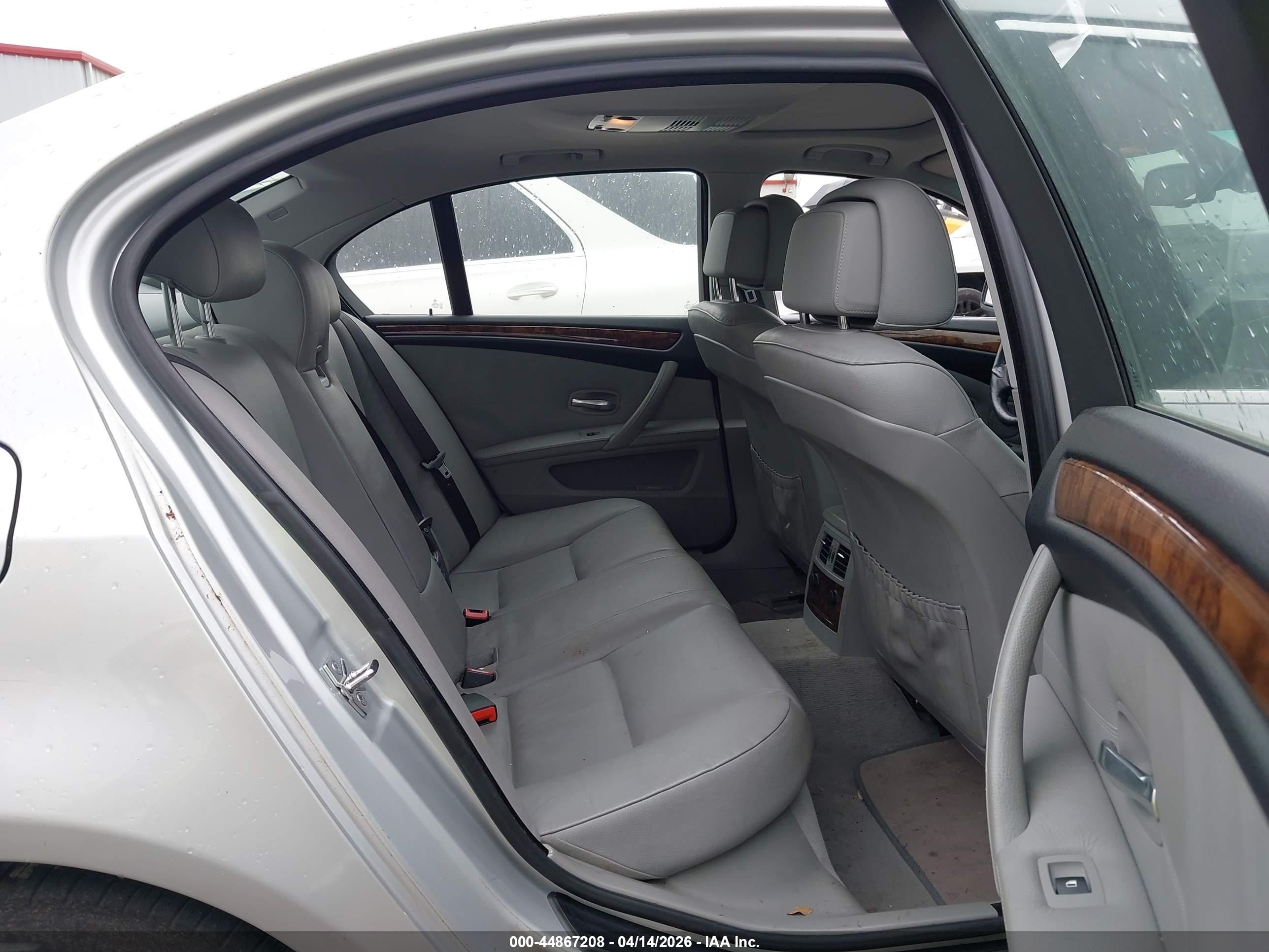 BMW 528I image 8