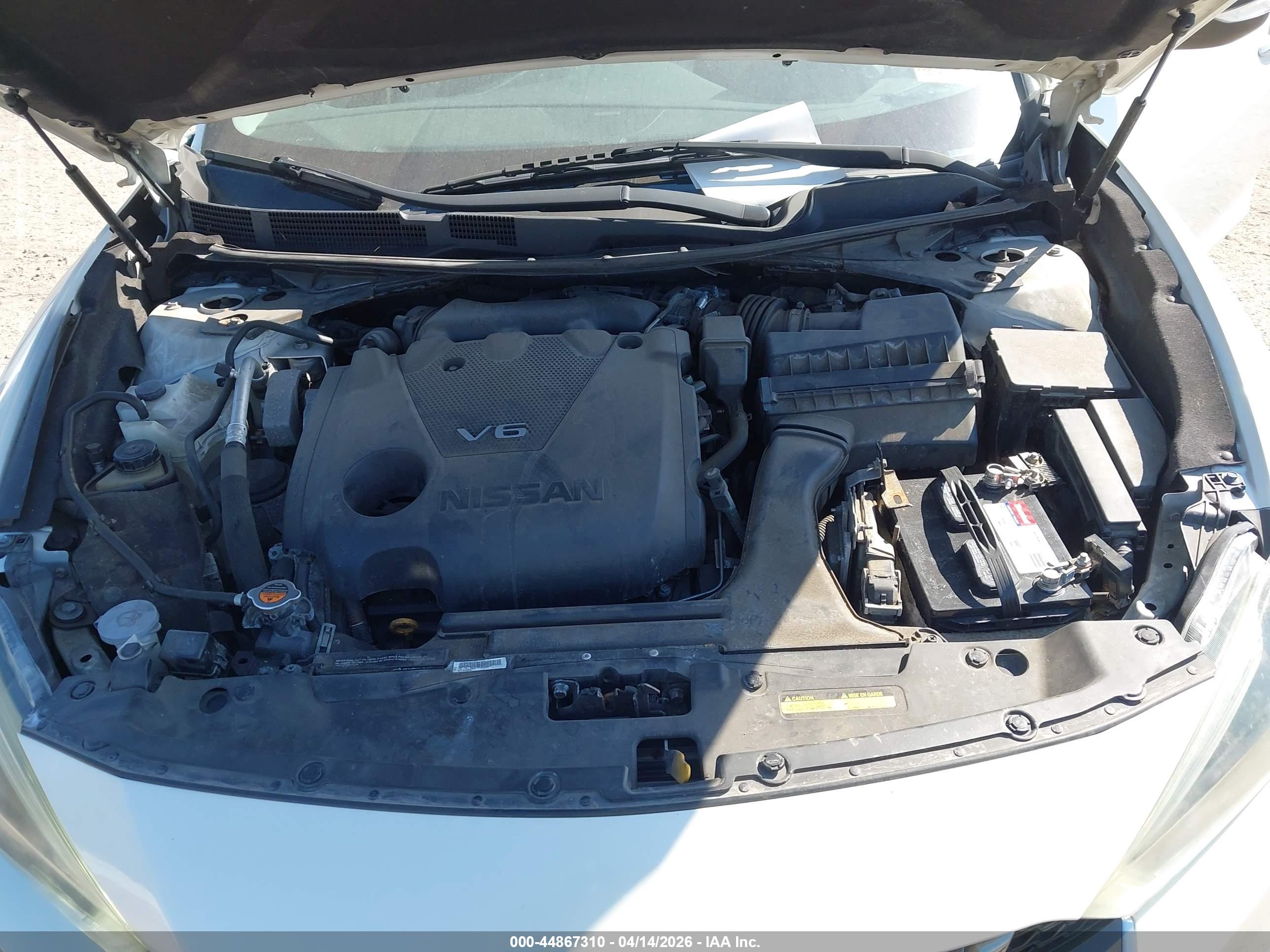 NISSAN MAXIMA image 10