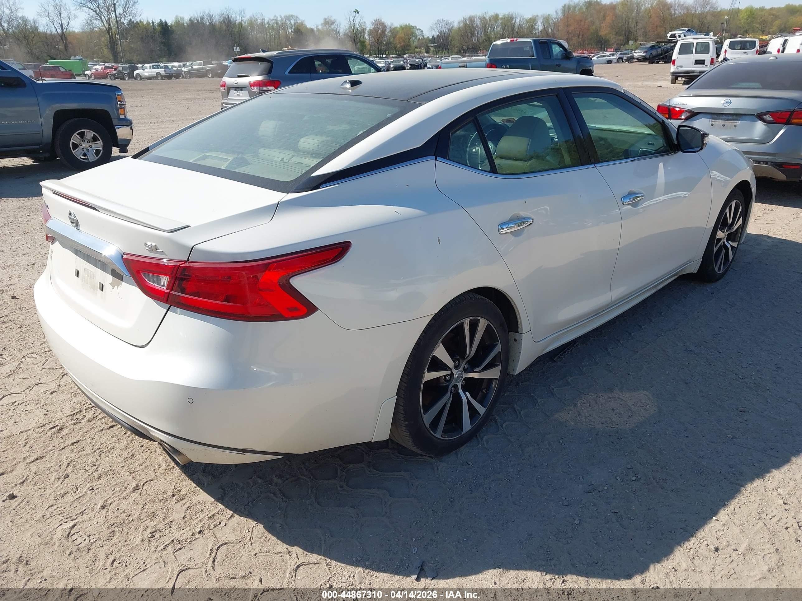 NISSAN MAXIMA image 4
