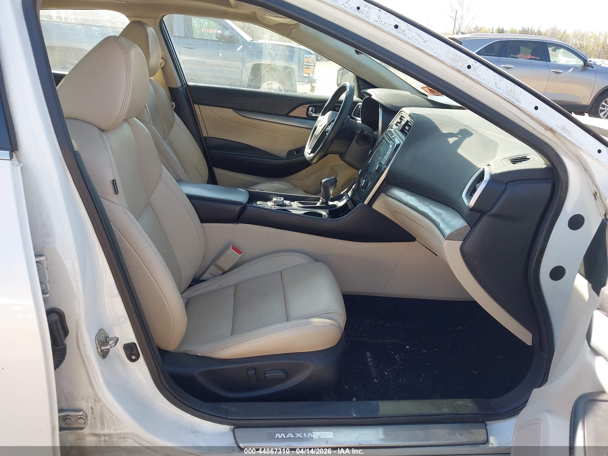NISSAN MAXIMA image 5