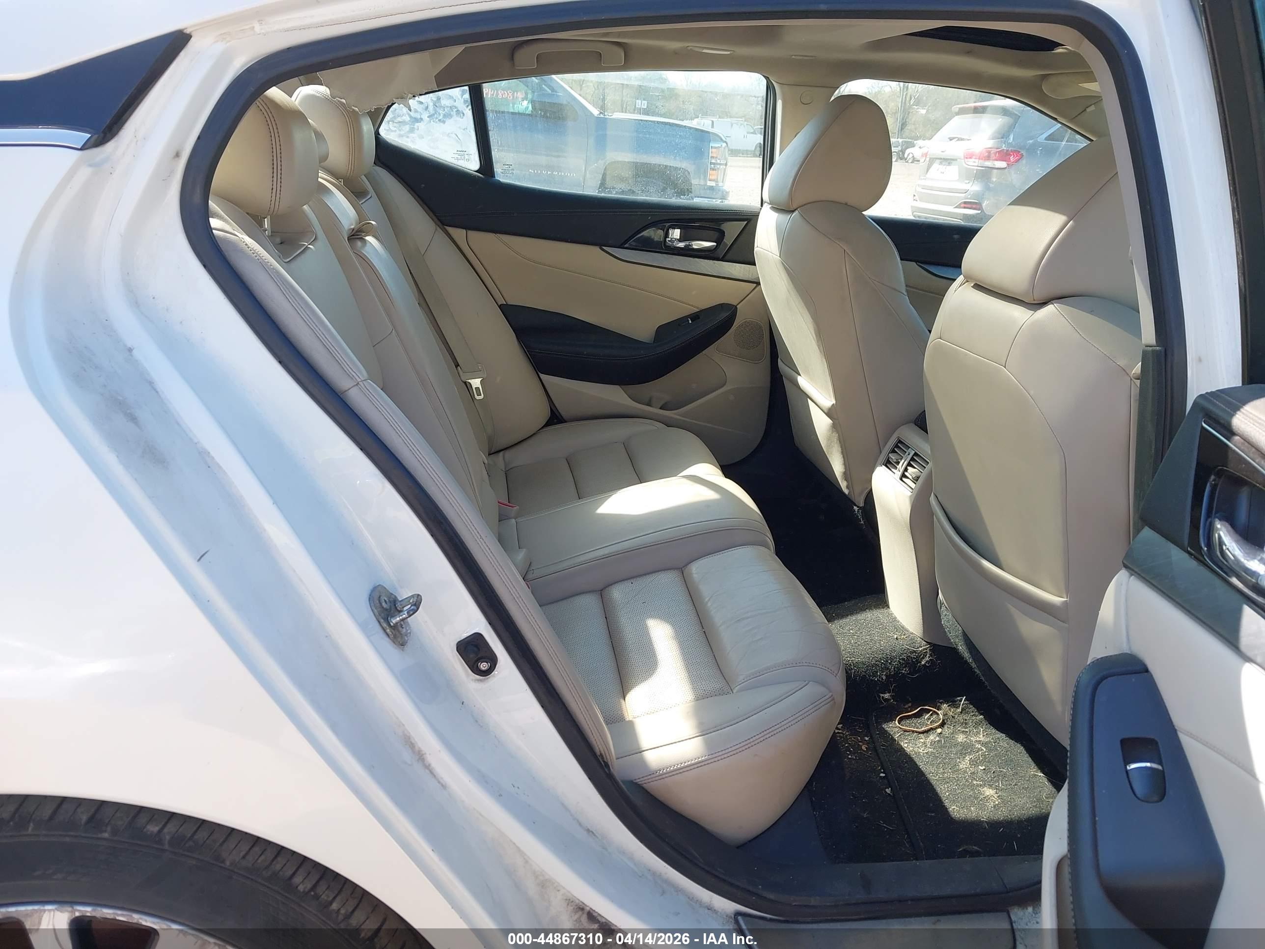 NISSAN MAXIMA image 8