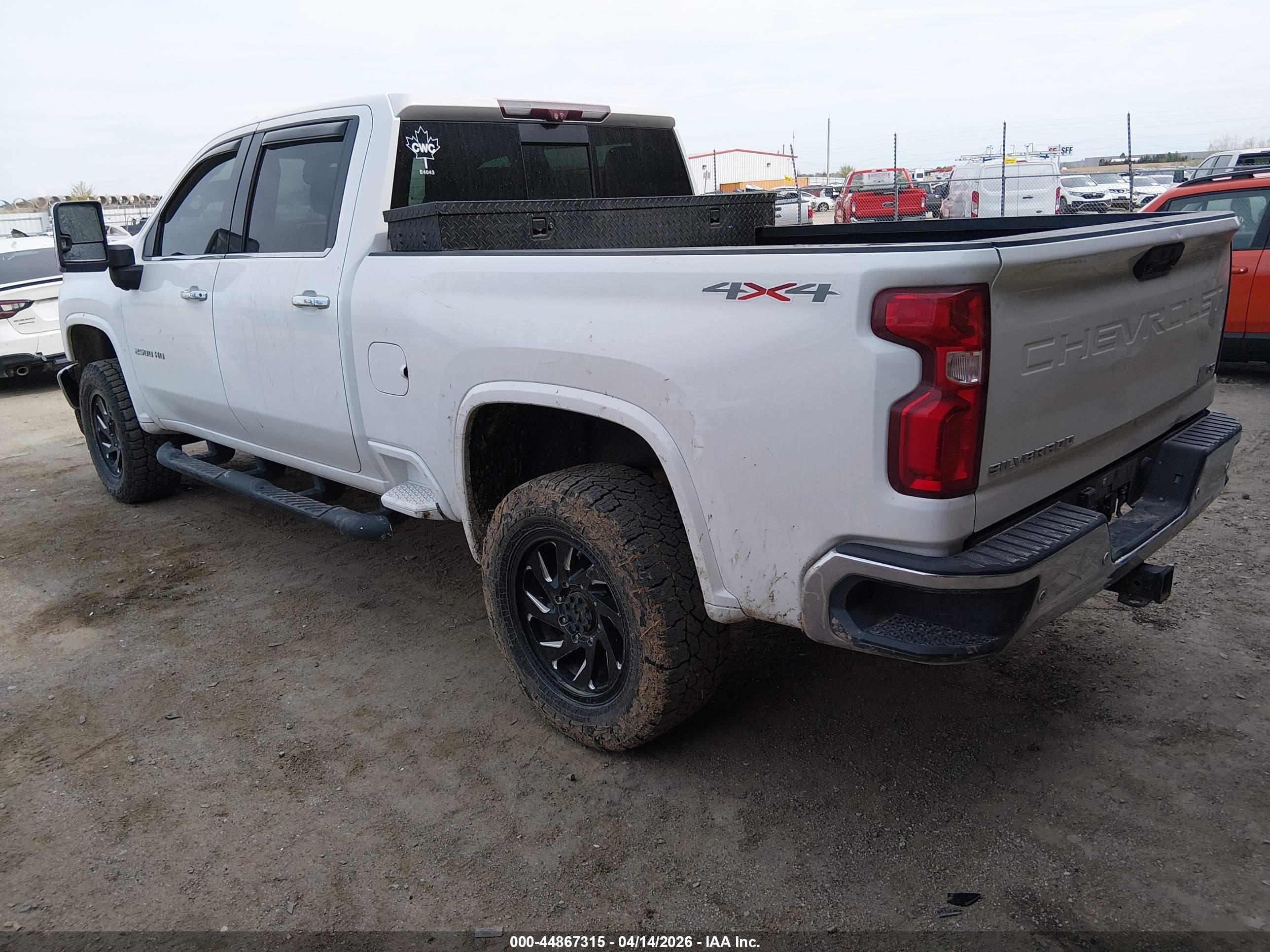 CHEVROLET SILVERADO image 3
