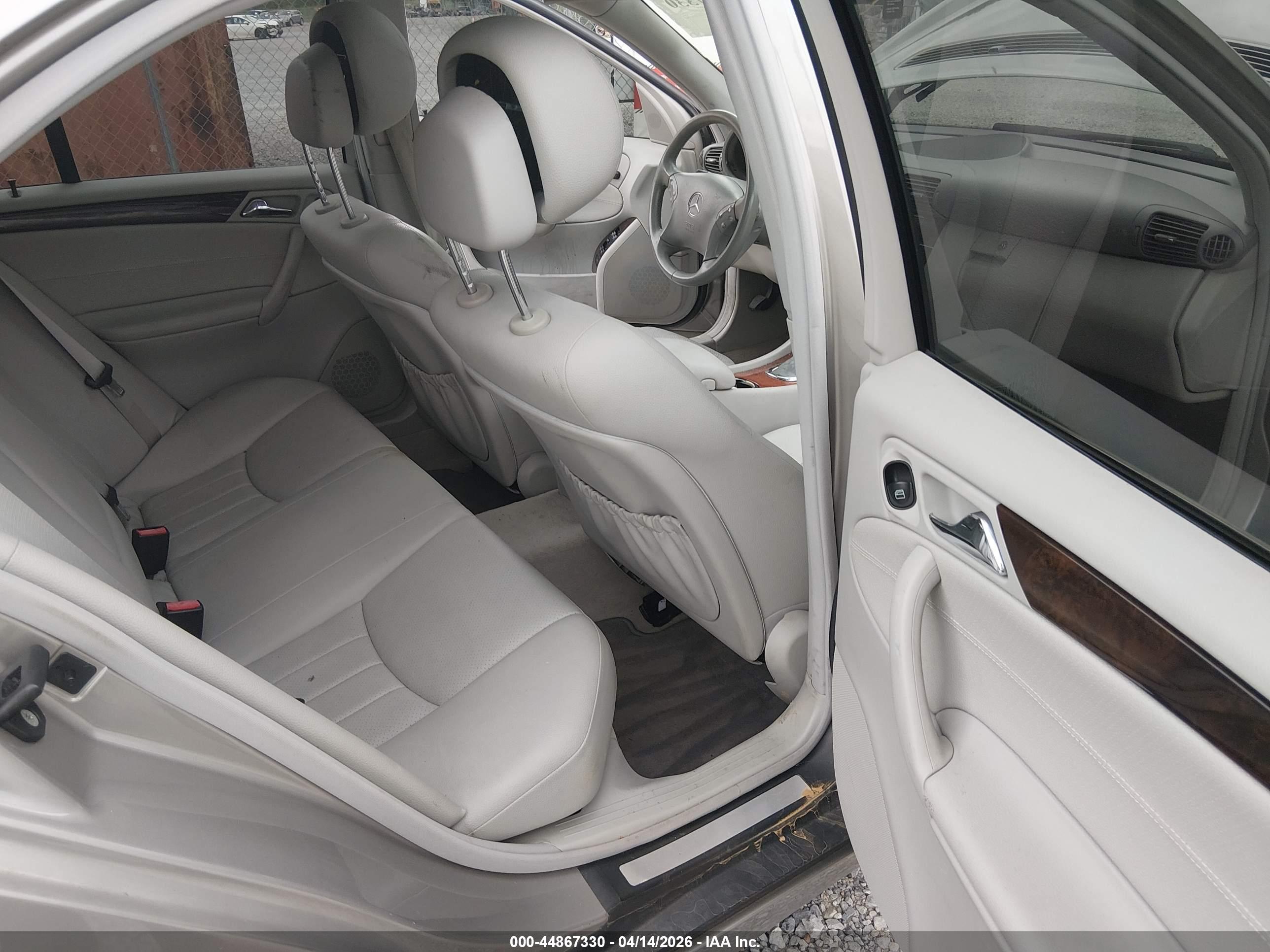 MERCEDES-BENZ C image 8