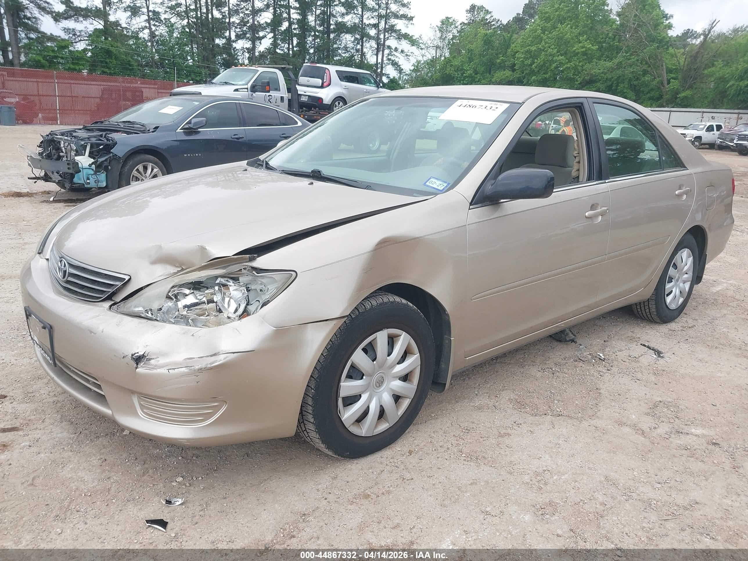 TOYOTA CAMRY image 2