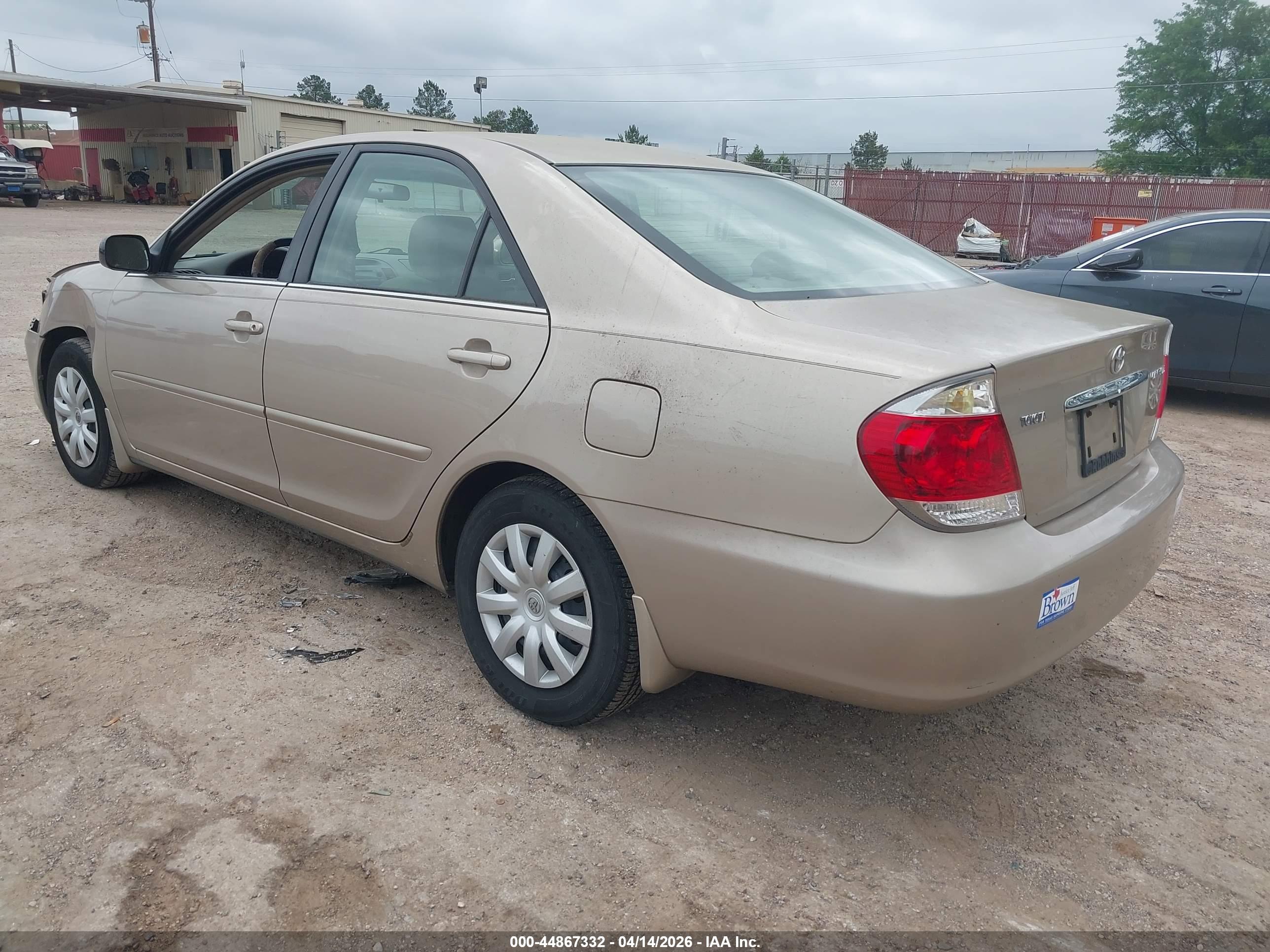 TOYOTA CAMRY image 3