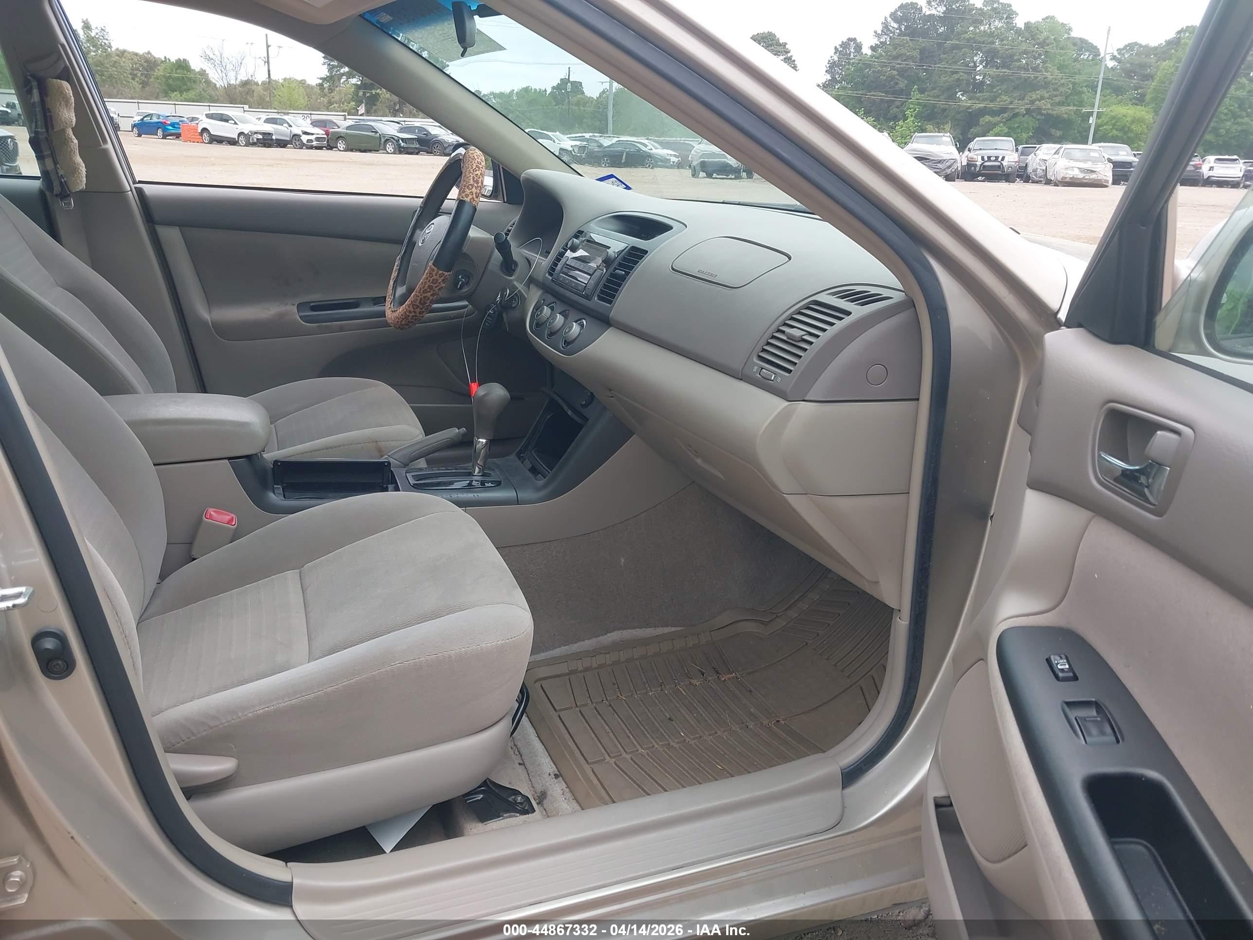 TOYOTA CAMRY image 5