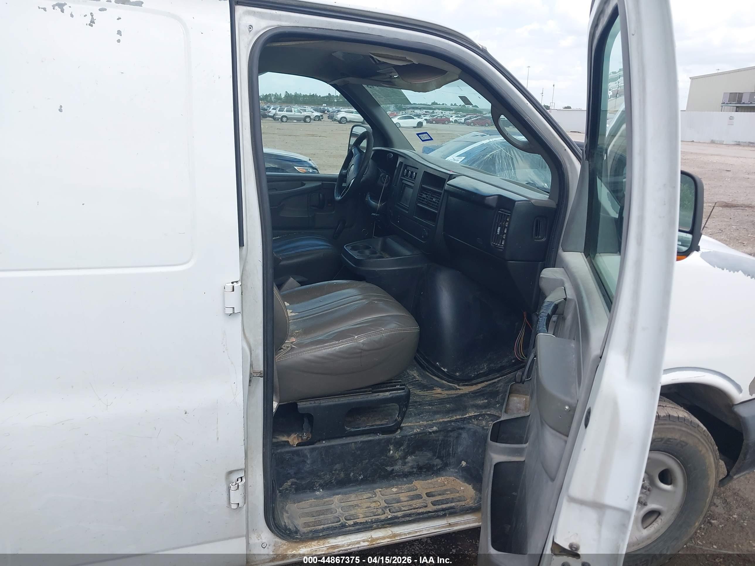 GMC SAVANA image 5