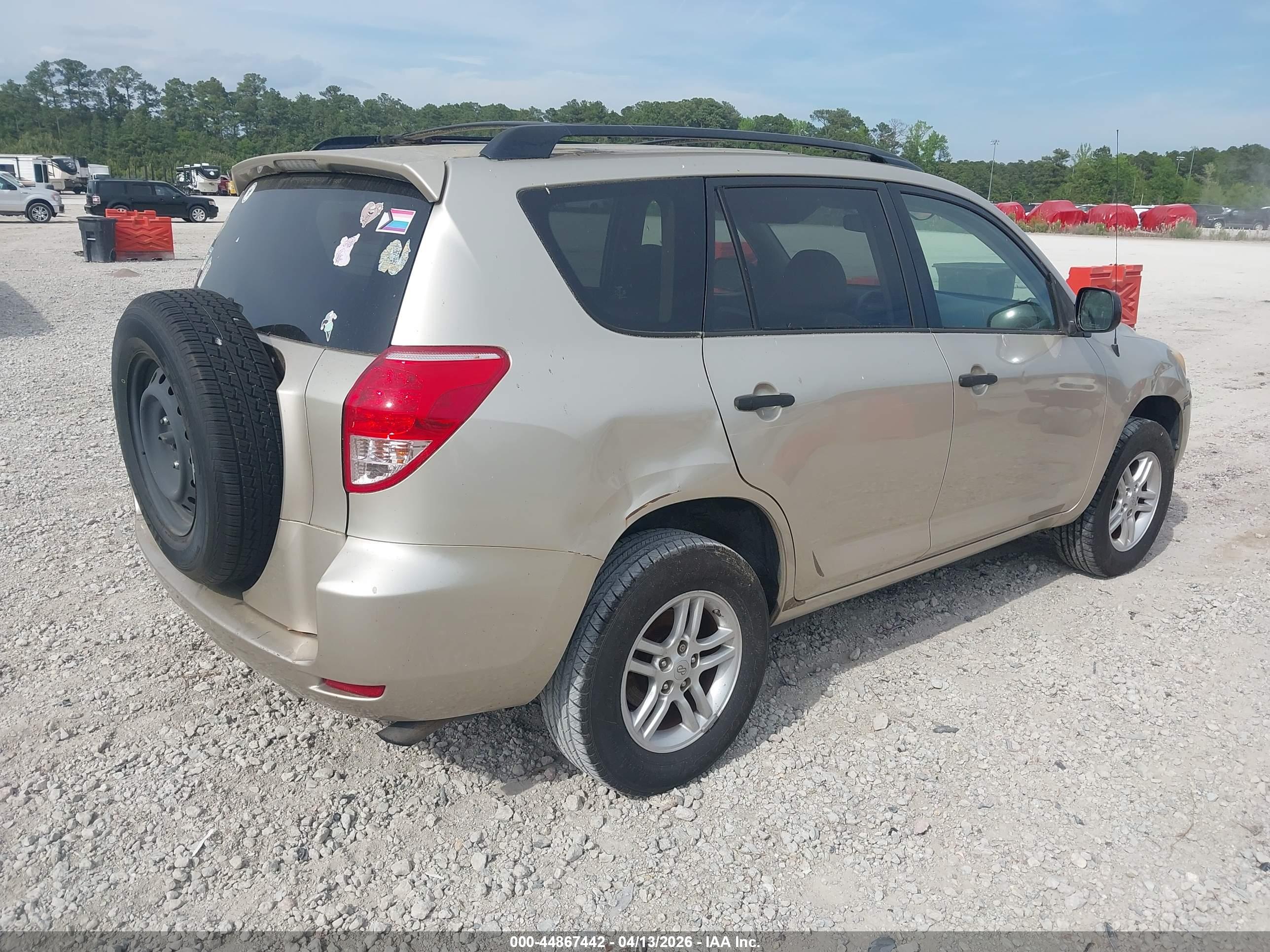TOYOTA RAV4 image 4