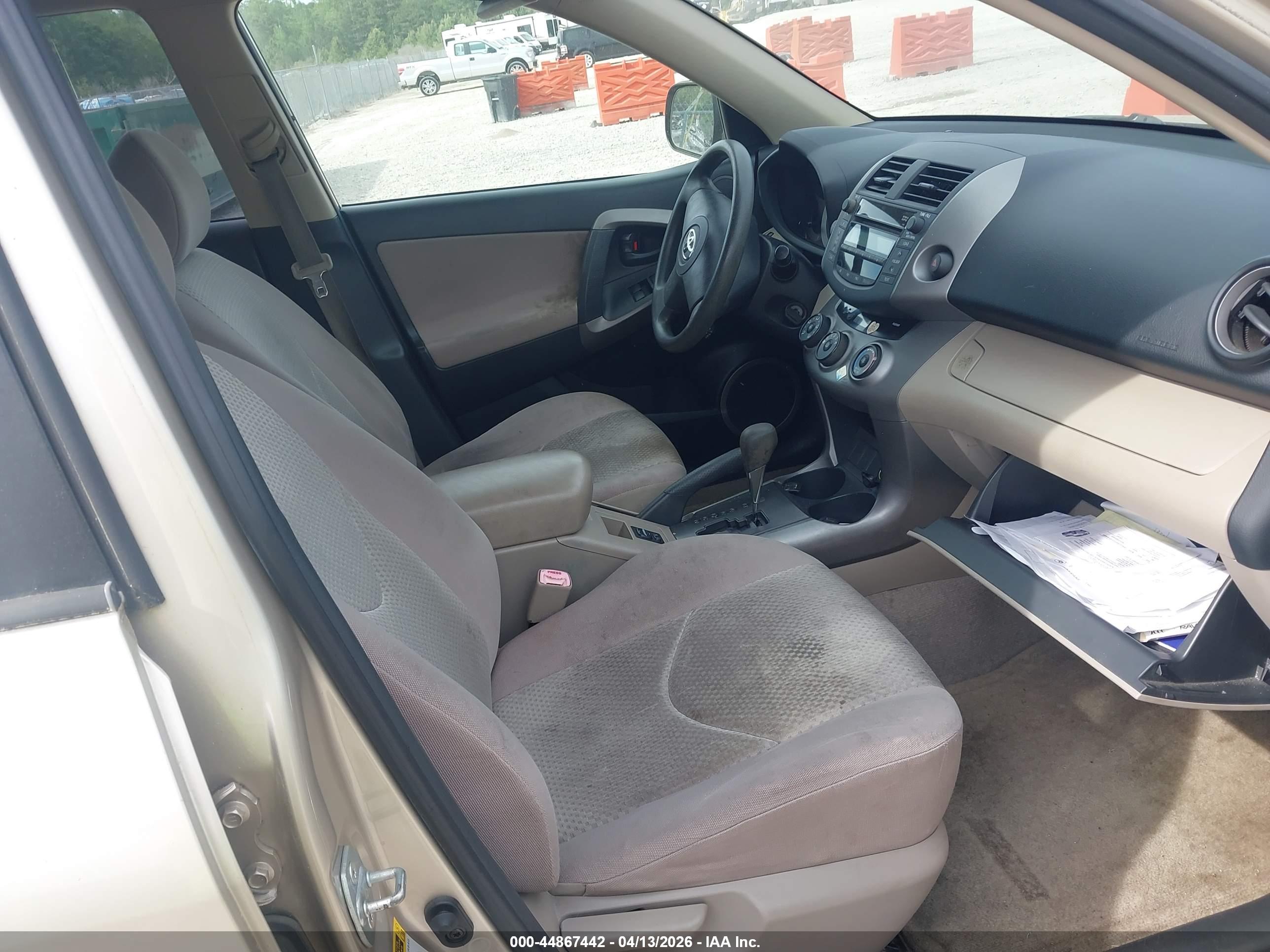 TOYOTA RAV4 image 5