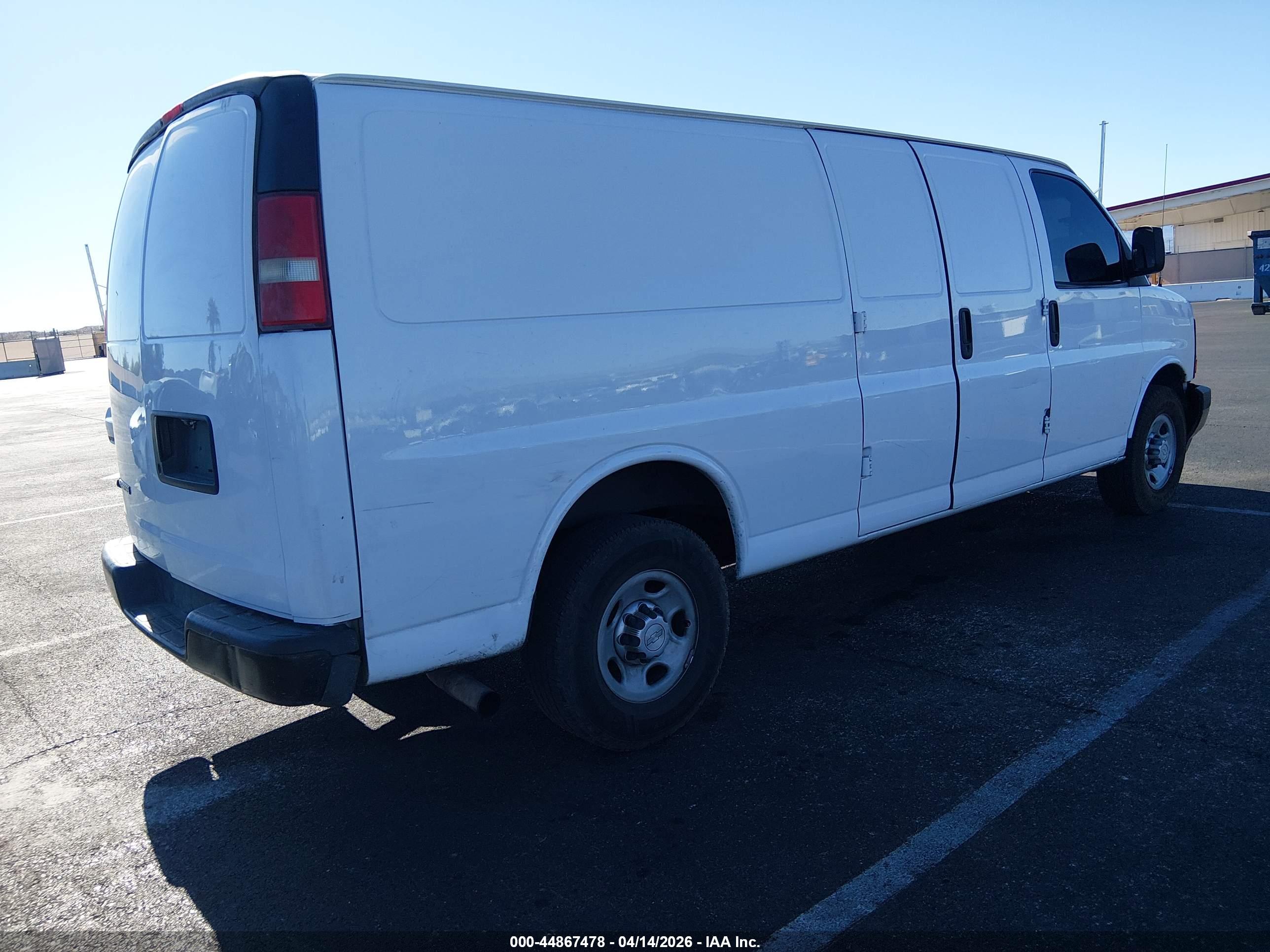 CHEVROLET EXPRESS image 4