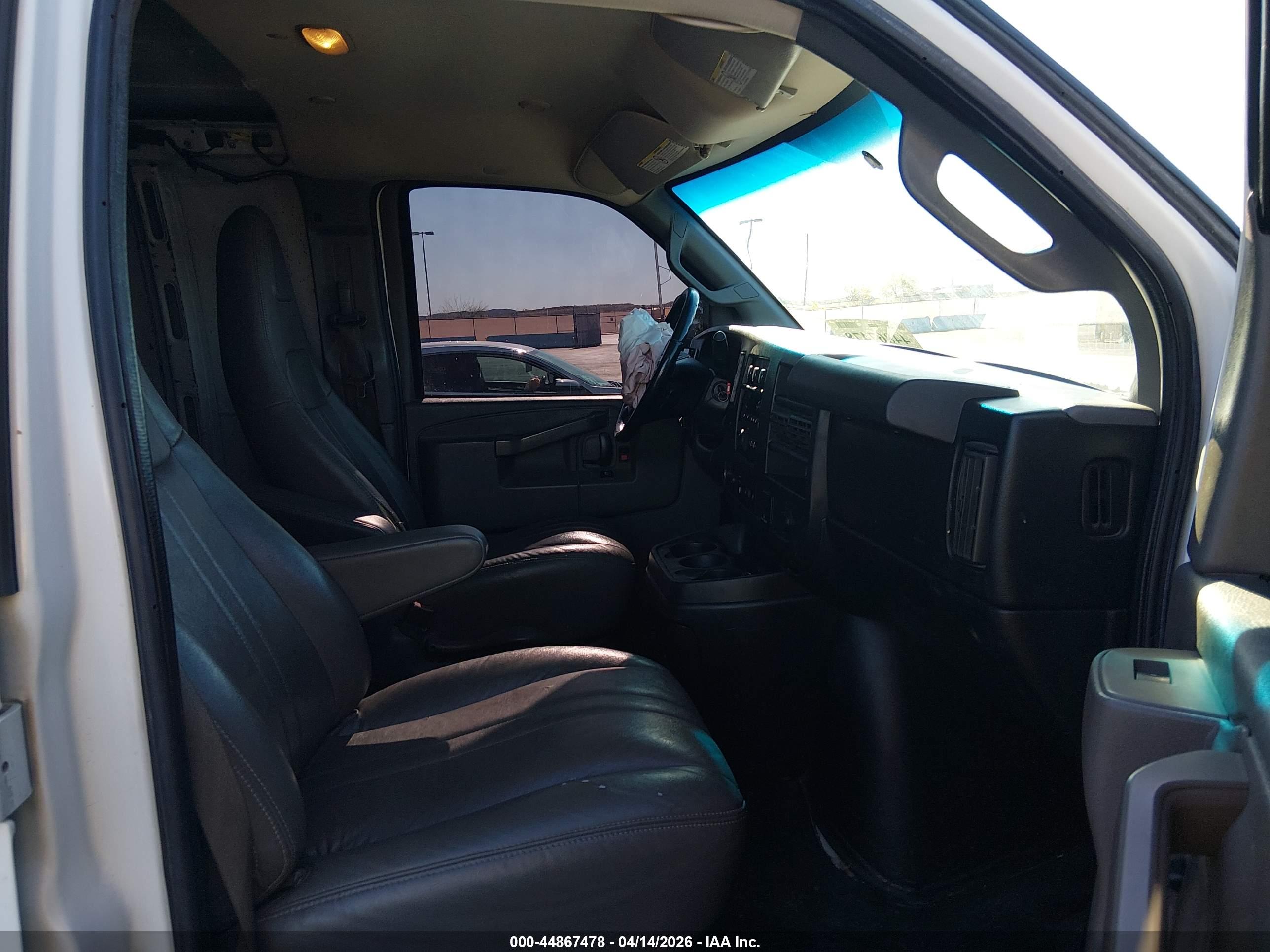 CHEVROLET EXPRESS image 5