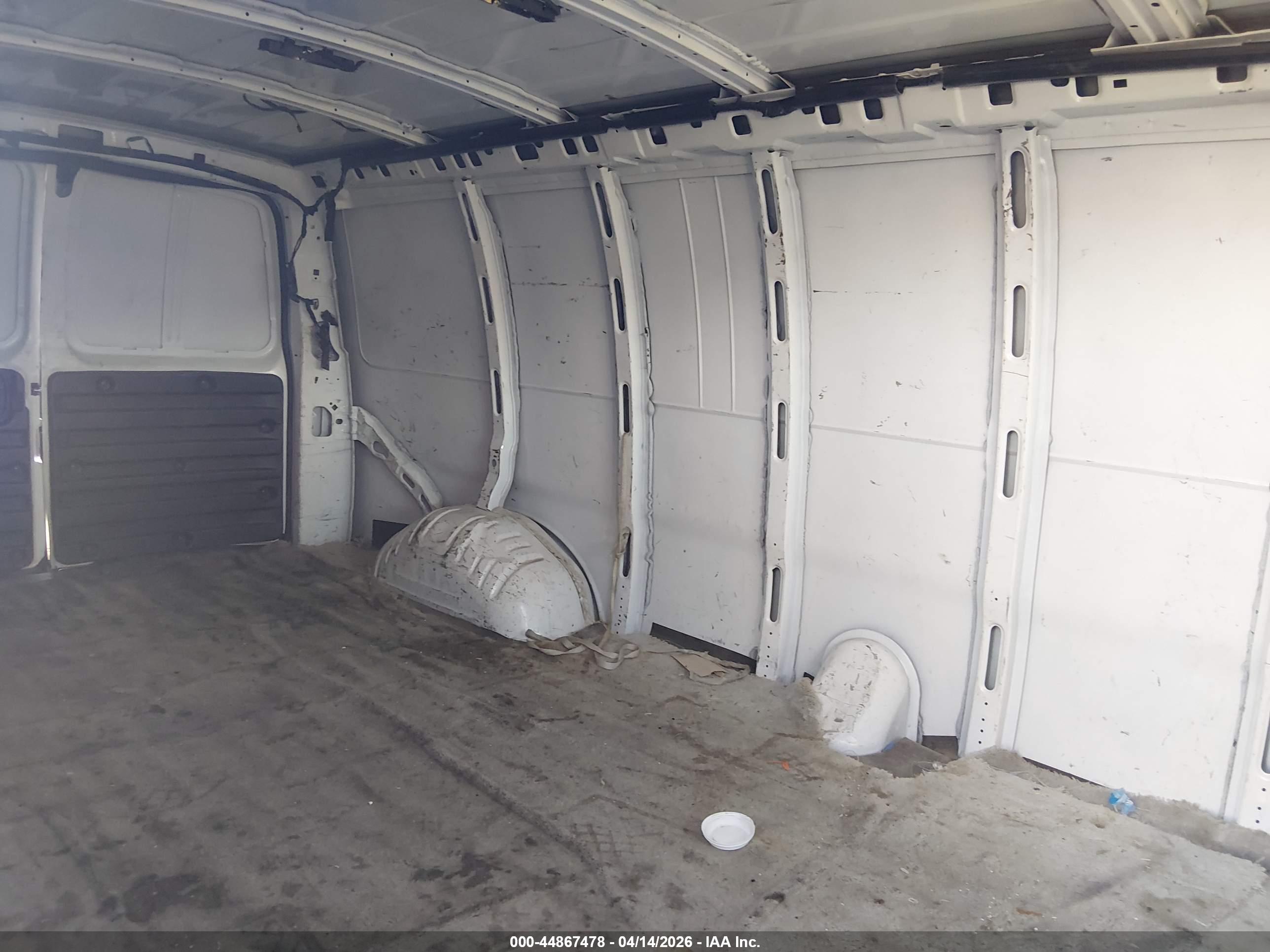 CHEVROLET EXPRESS image 8