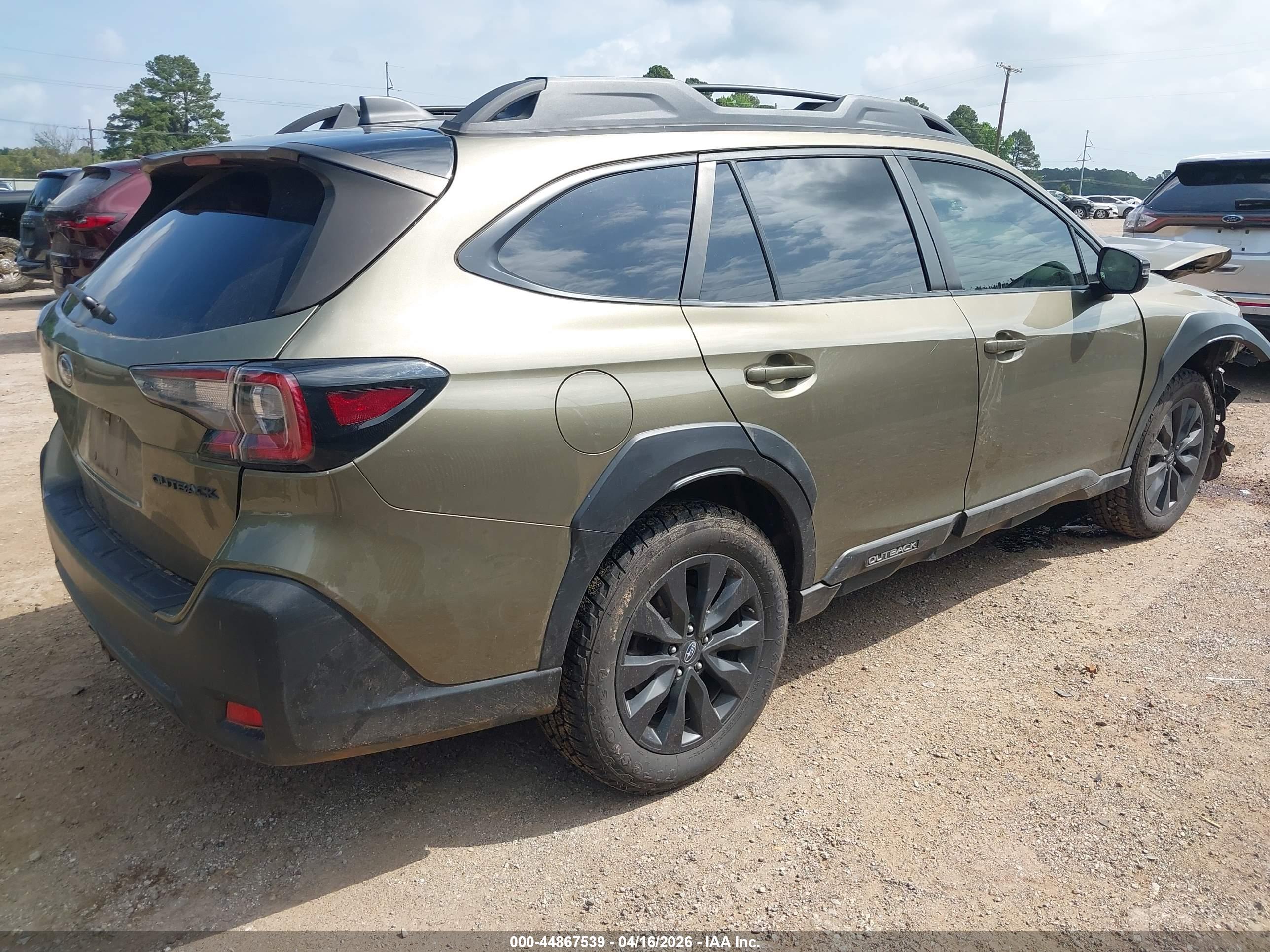 SUBARU OUTBACK image 4