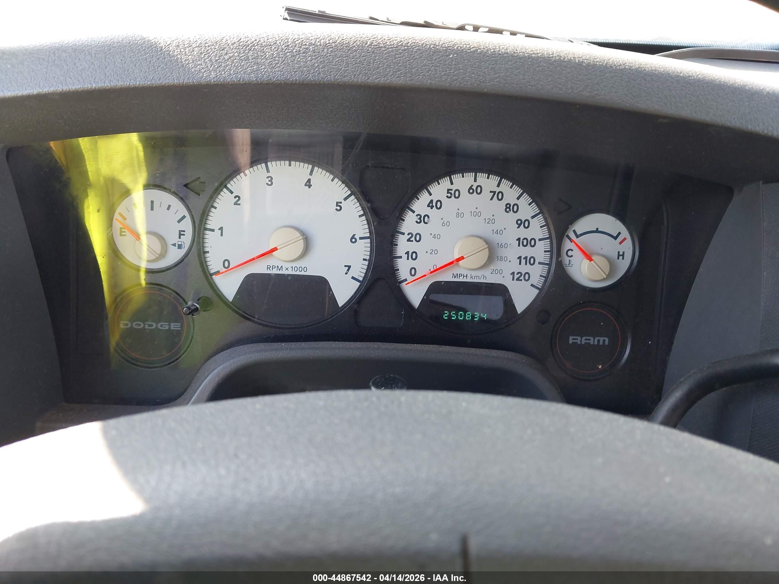 DODGE RAM image 7