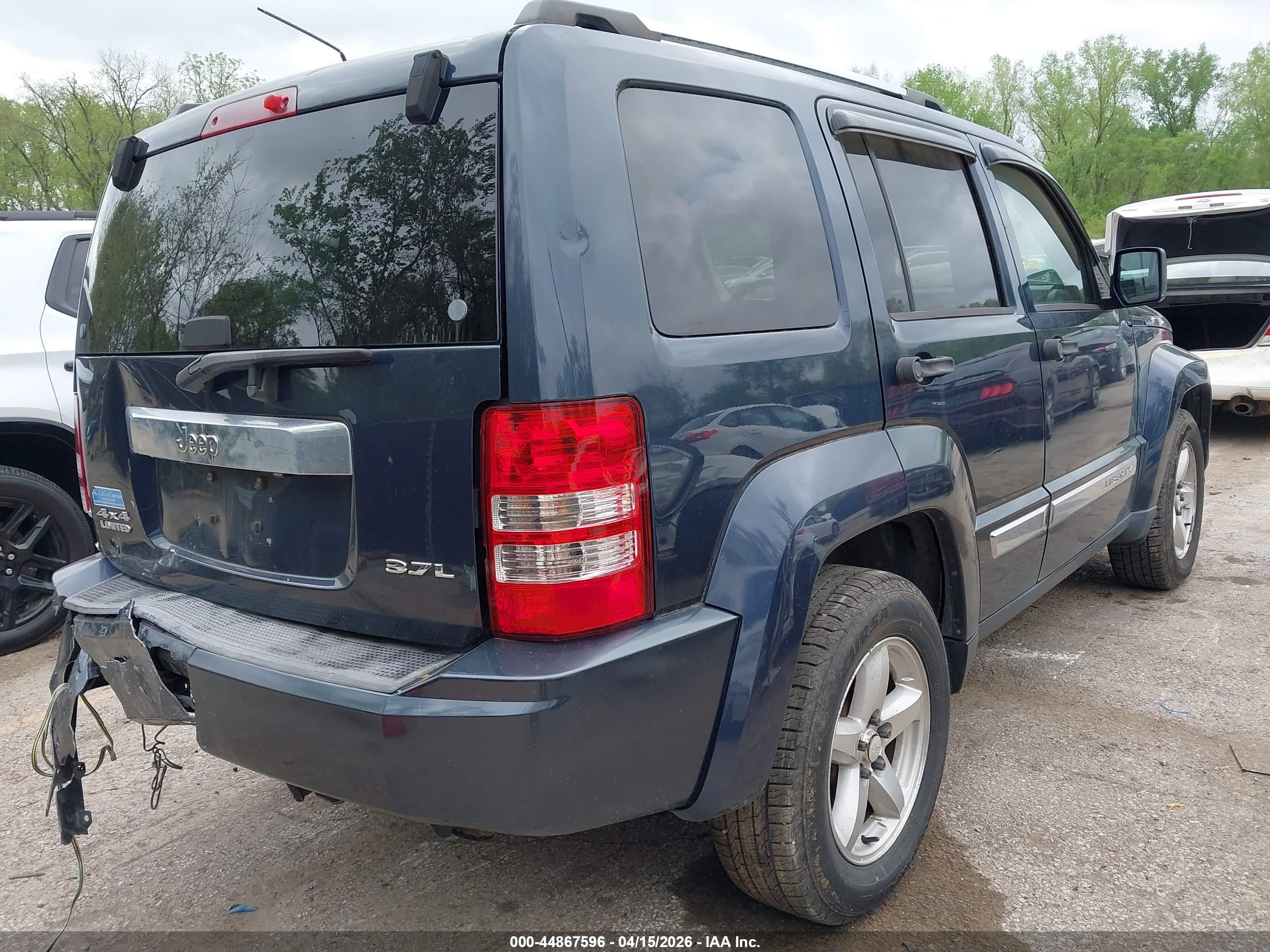 JEEP LIBERTY image 4