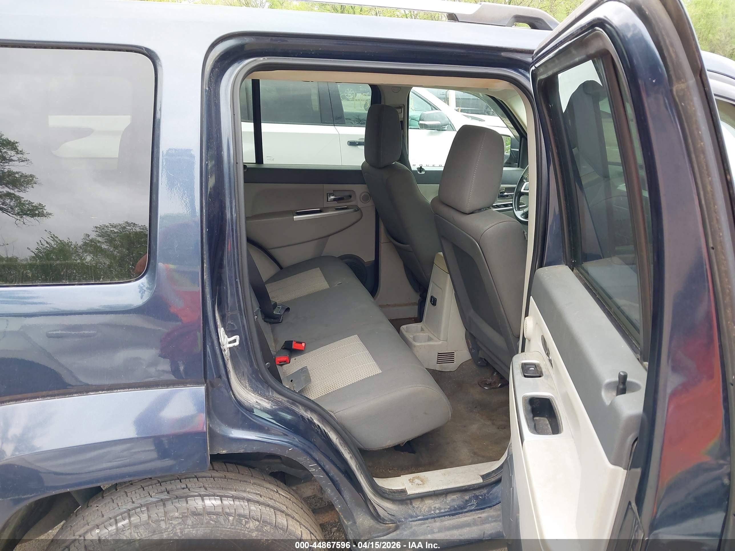 JEEP LIBERTY image 8