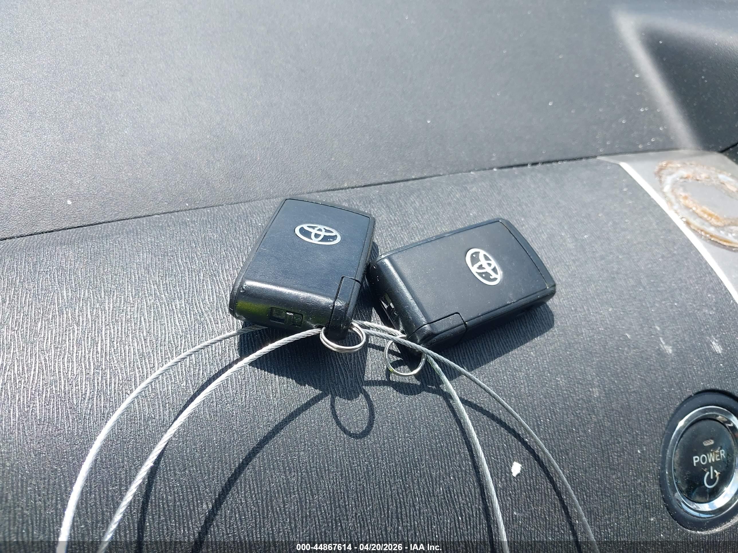 TOYOTA PRIUS image 11
