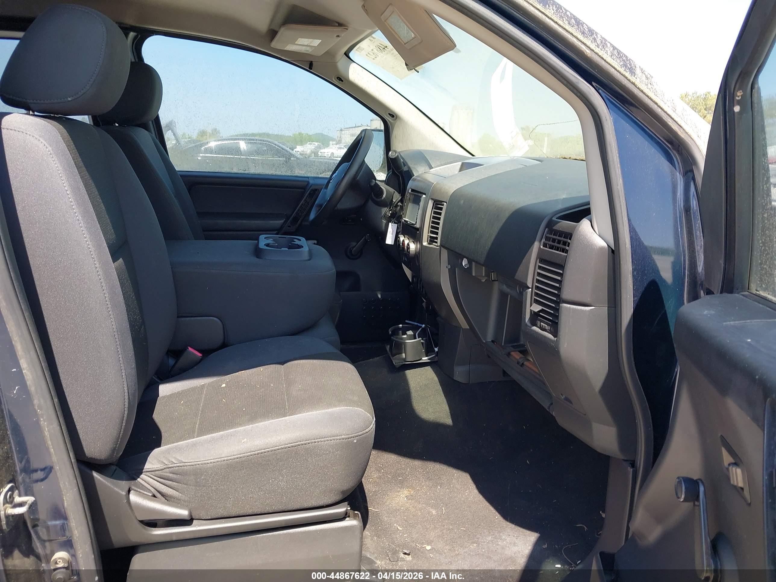 NISSAN TITAN image 5