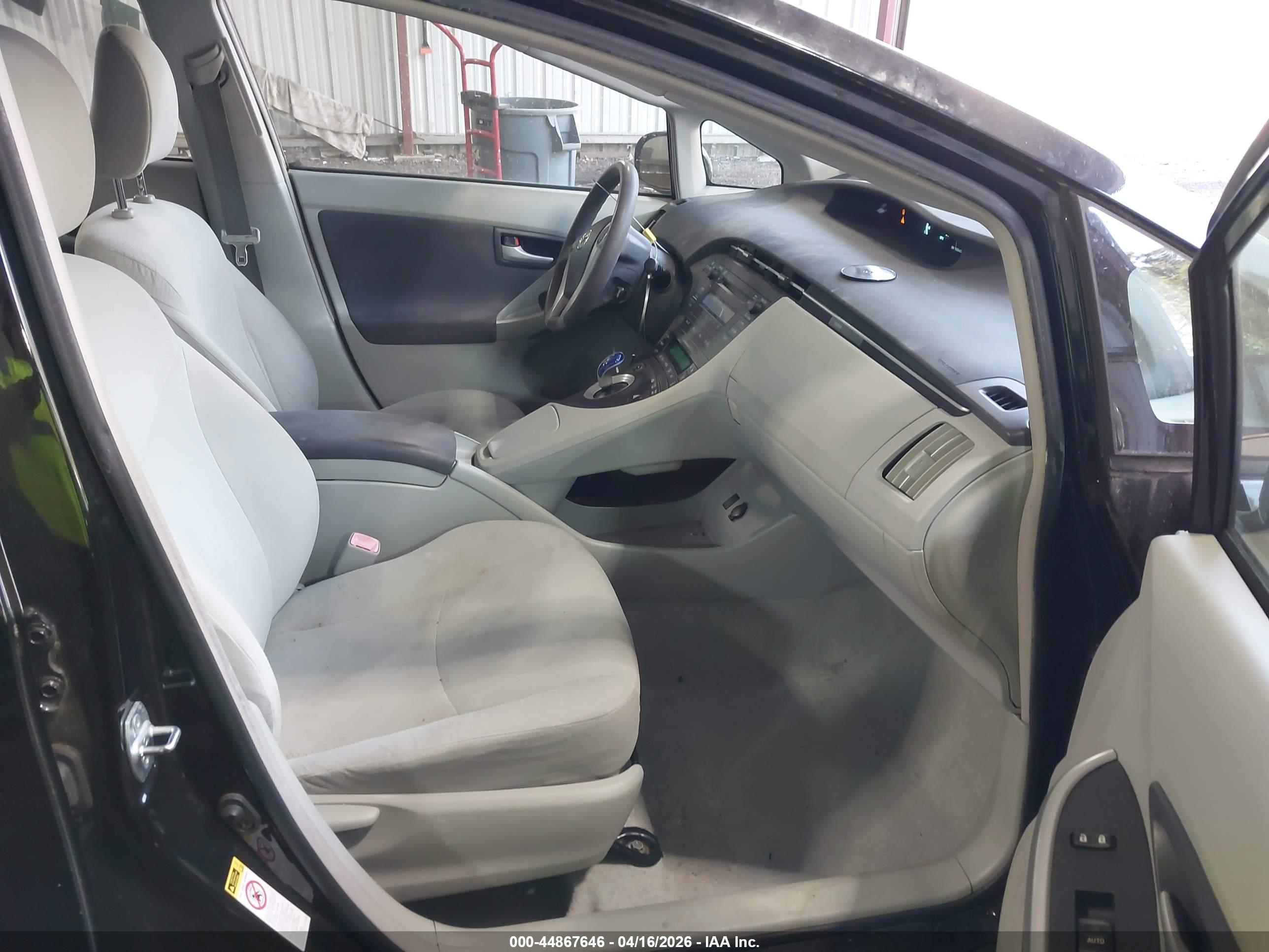 TOYOTA PRIUS image 5