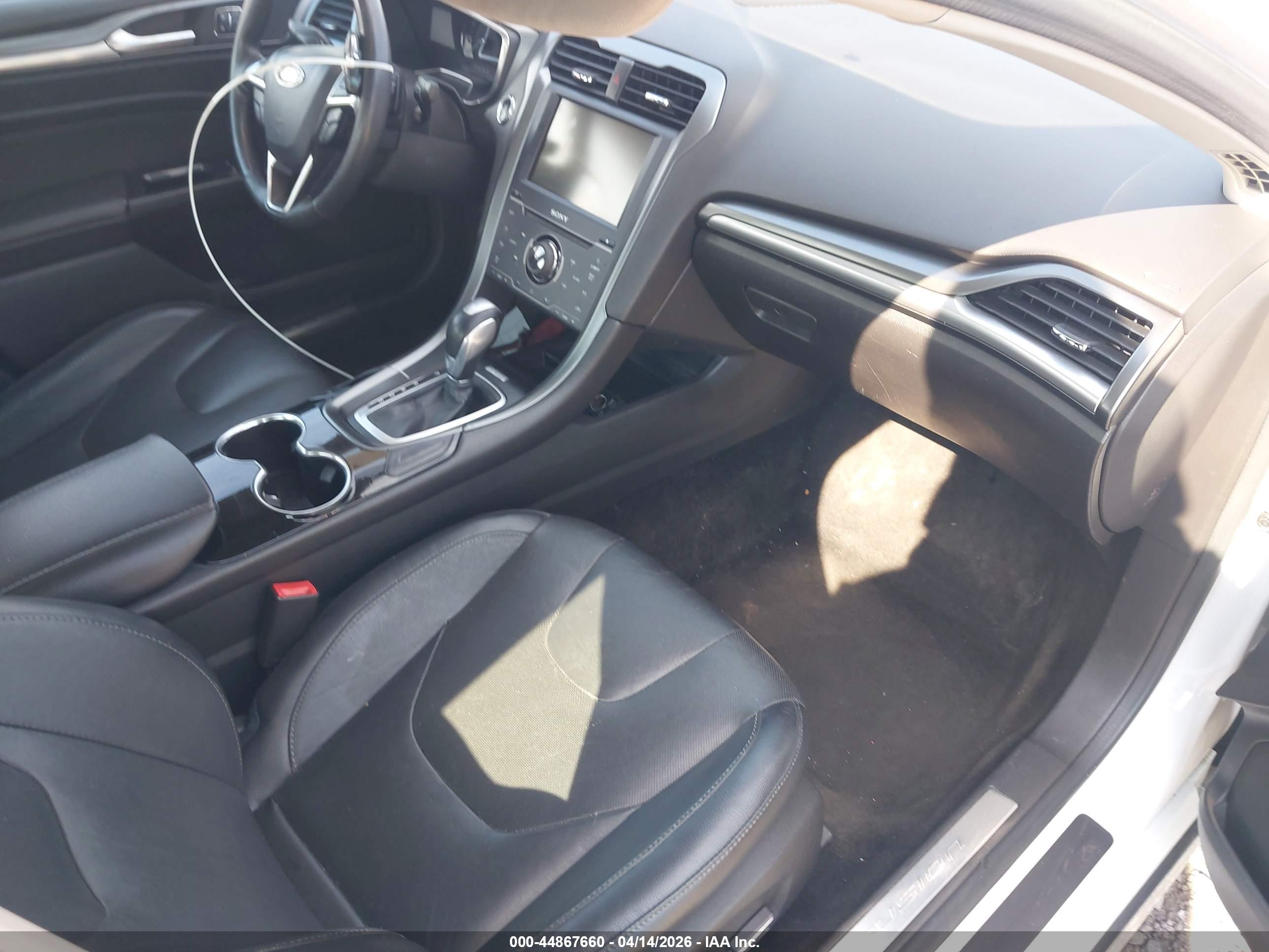 FORD FUSION image 5